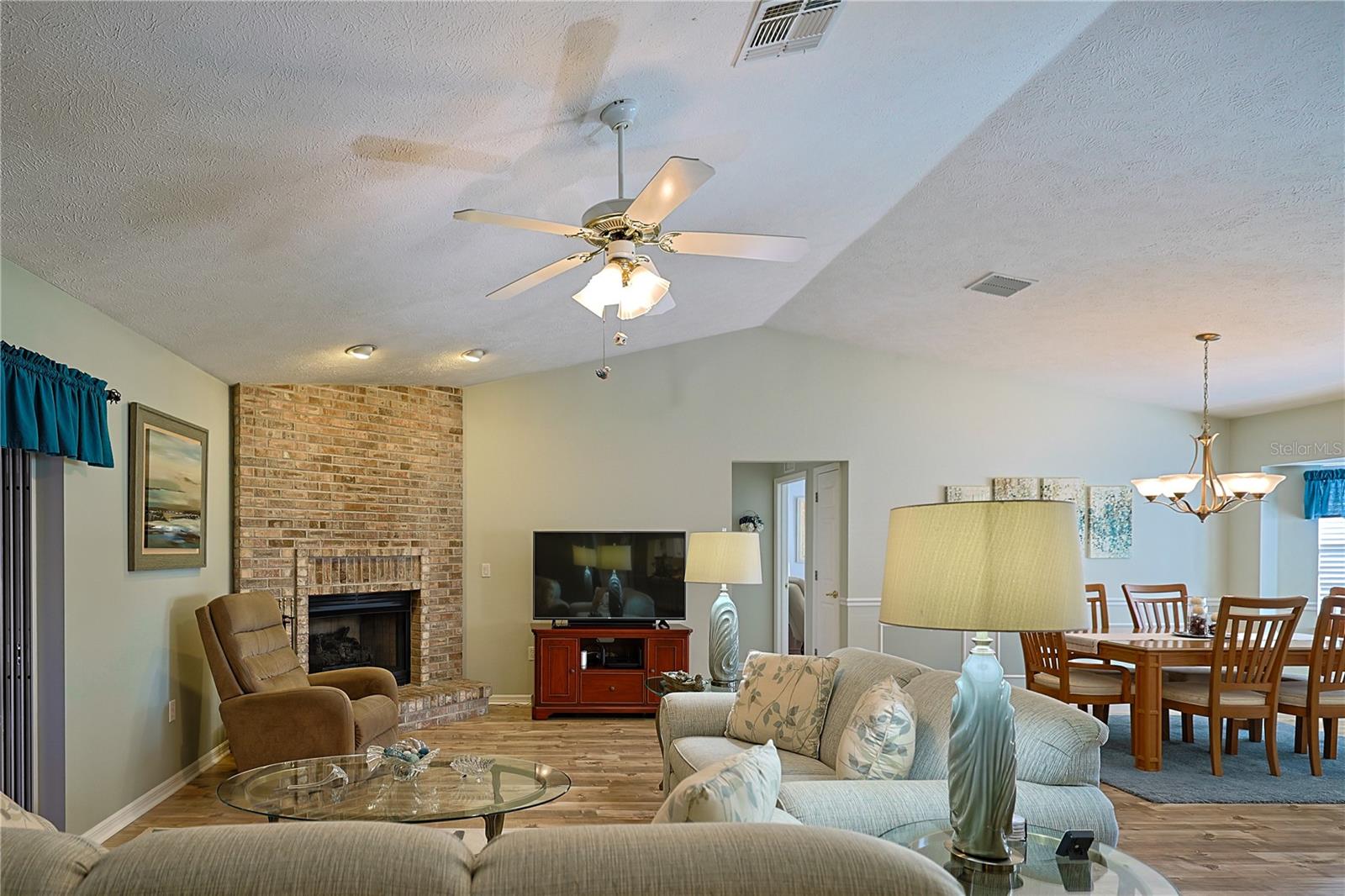 Image 13 of 39 For 8783 156 Place