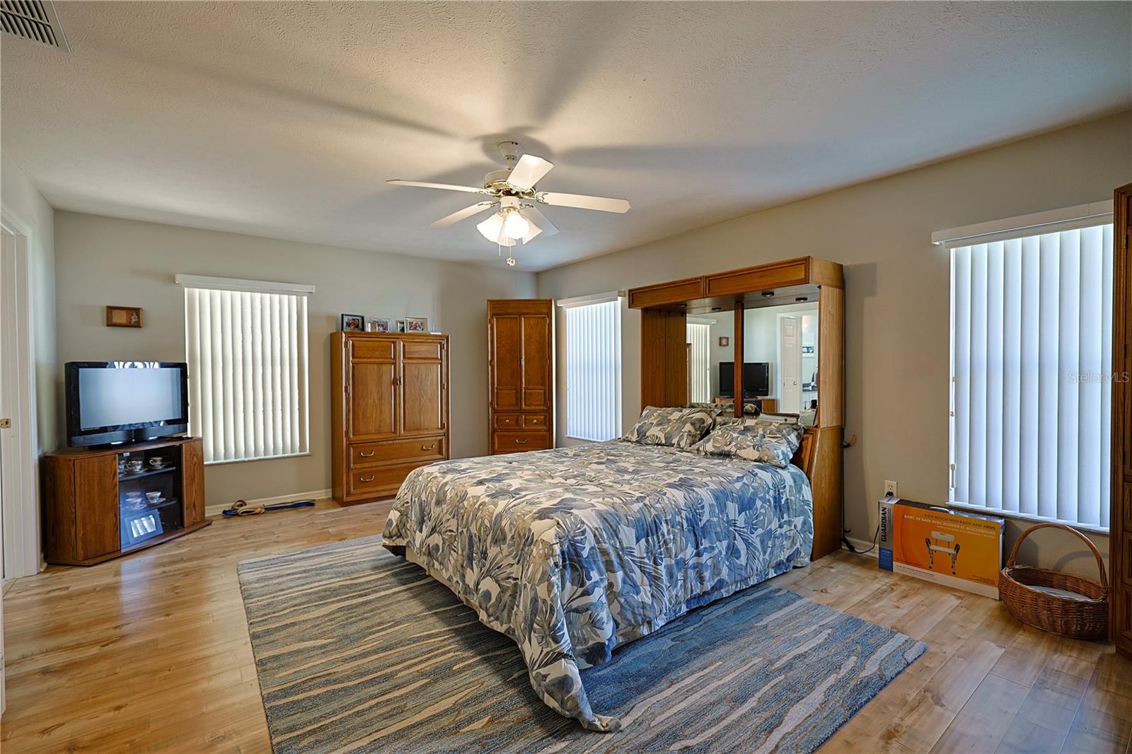 Image 17 of 39 For 8783 156 Place