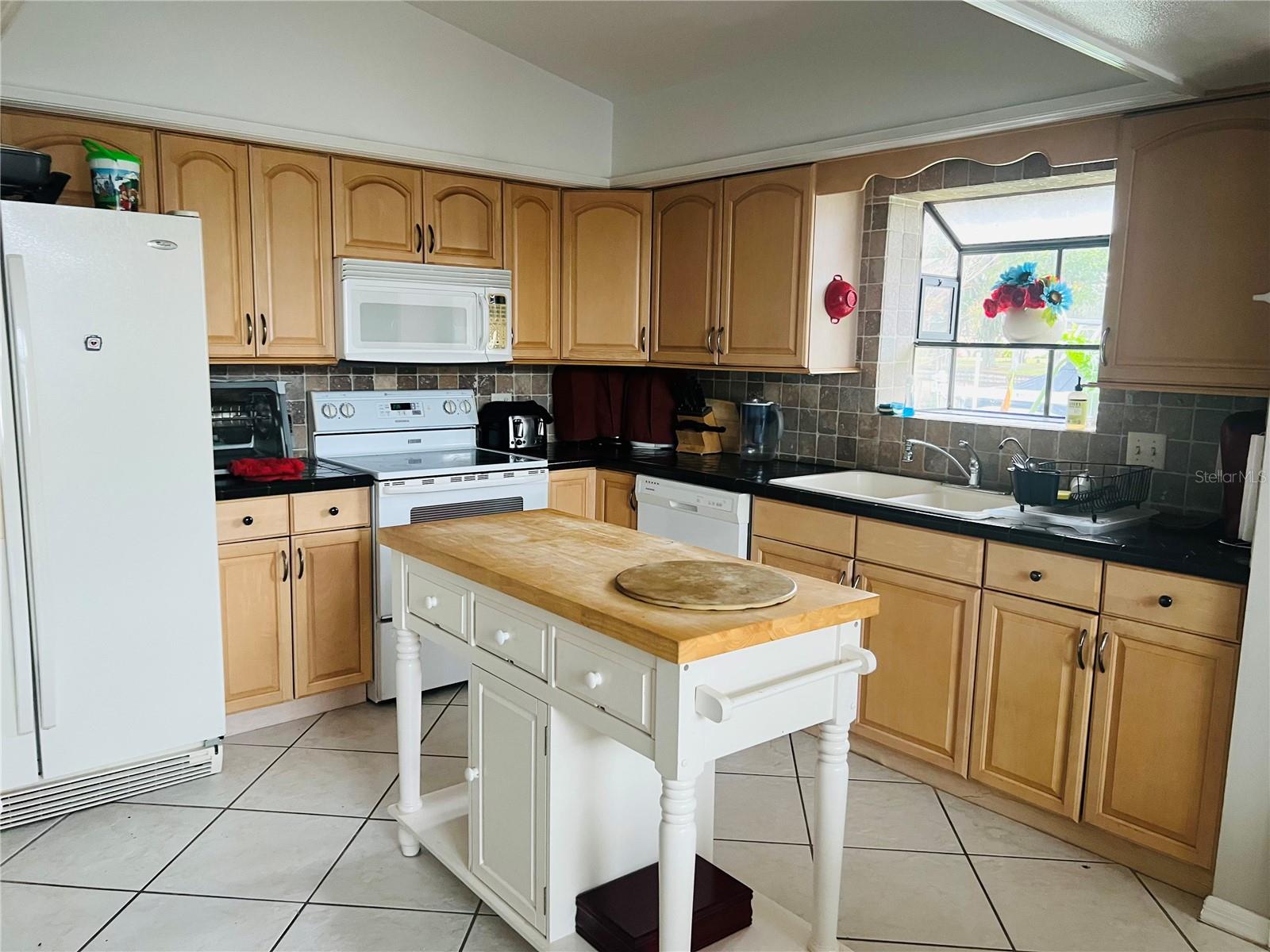 Image 7 of 9 For 832 Palm Harbor Court