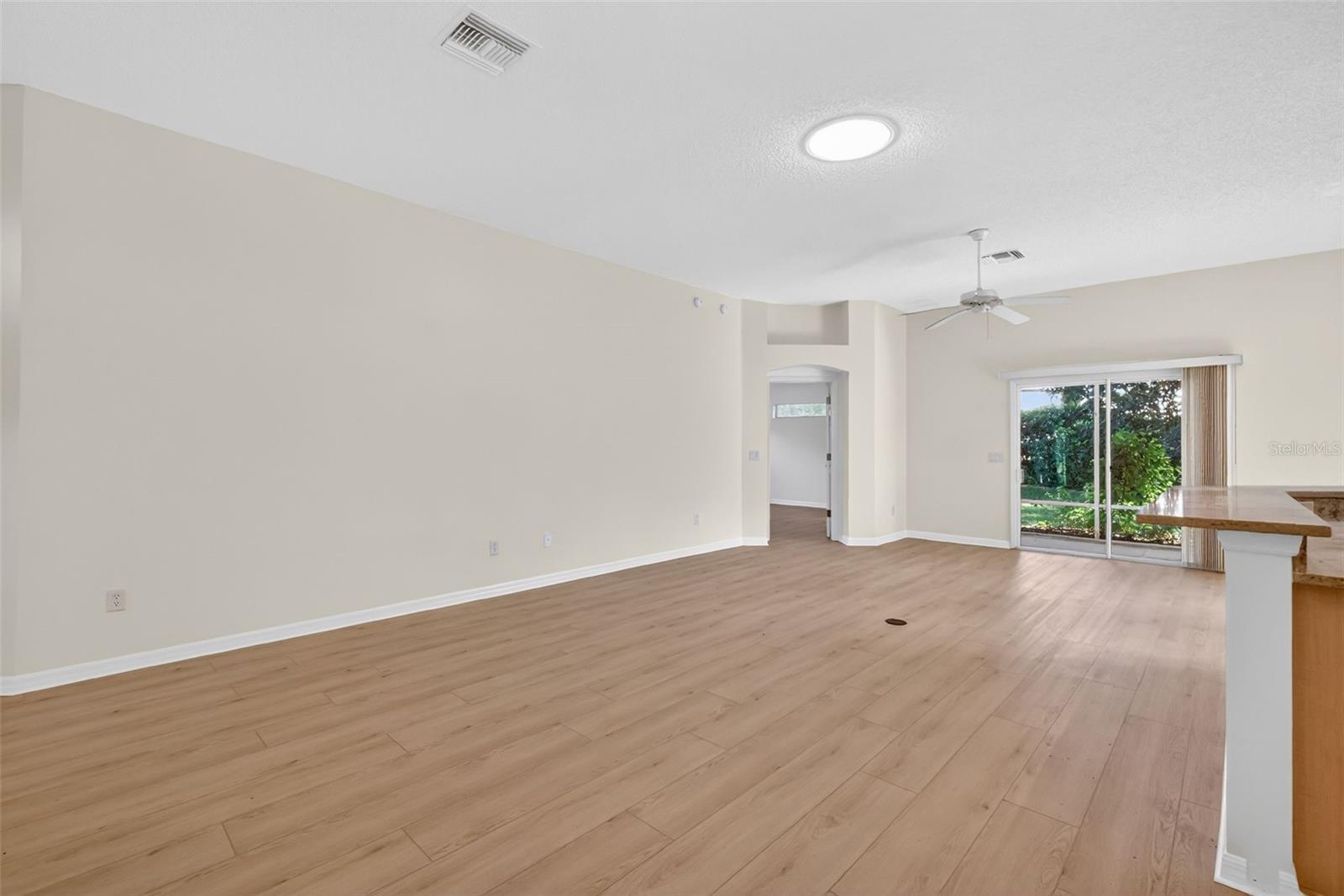 Listing photo id 9 for 17035 94th Berrien Court