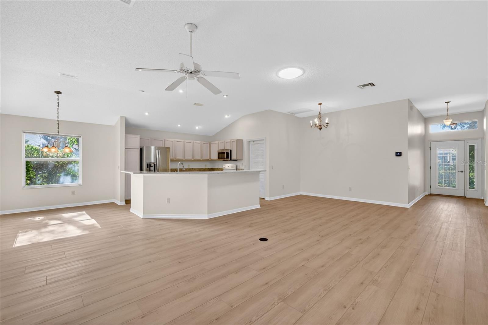 Listing photo id 11 for 17035 94th Berrien Court