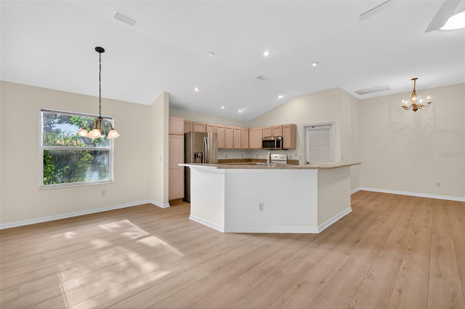 Listing photo id 12 for 17035 94th Berrien Court