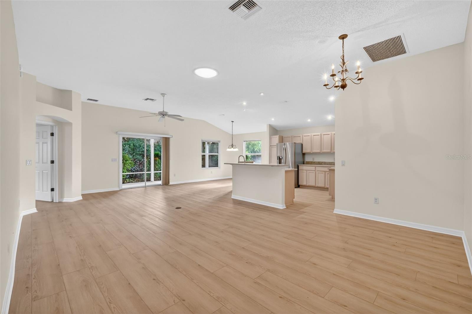 Listing photo id 13 for 17035 94th Berrien Court