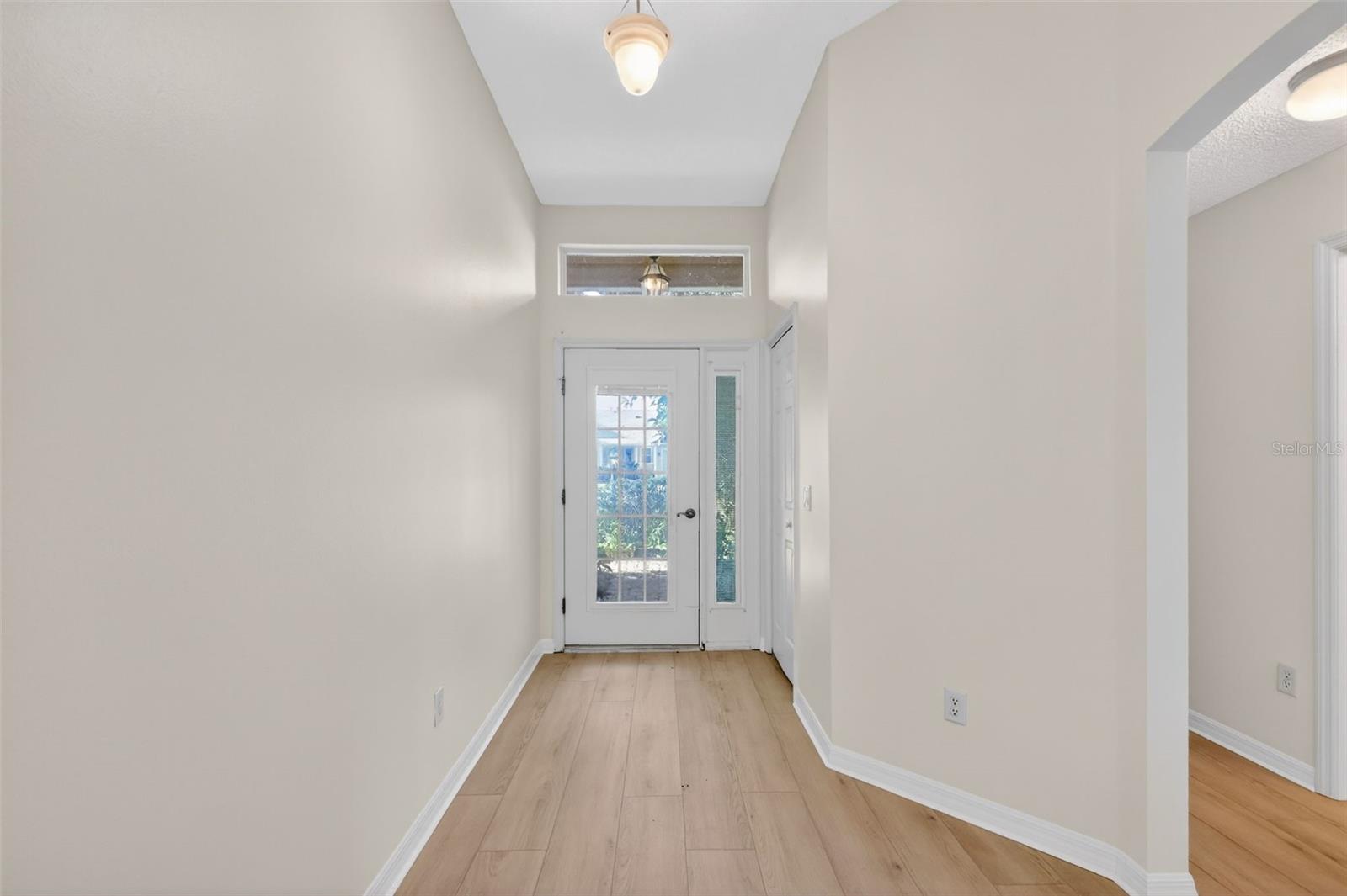 Listing photo id 1 for 17035 94th Berrien Court