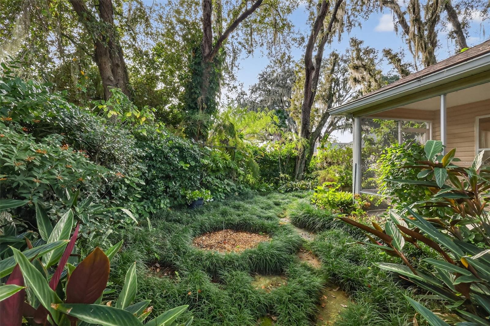 Listing photo id 35 for 17035 94th Berrien Court