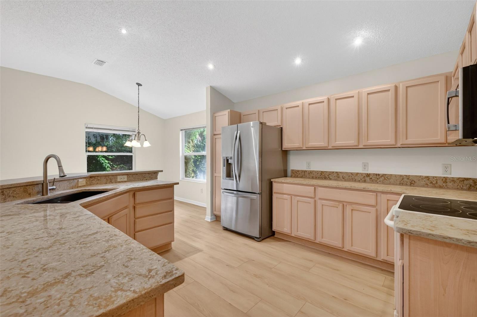 Listing photo id 2 for 17035 94th Berrien Court