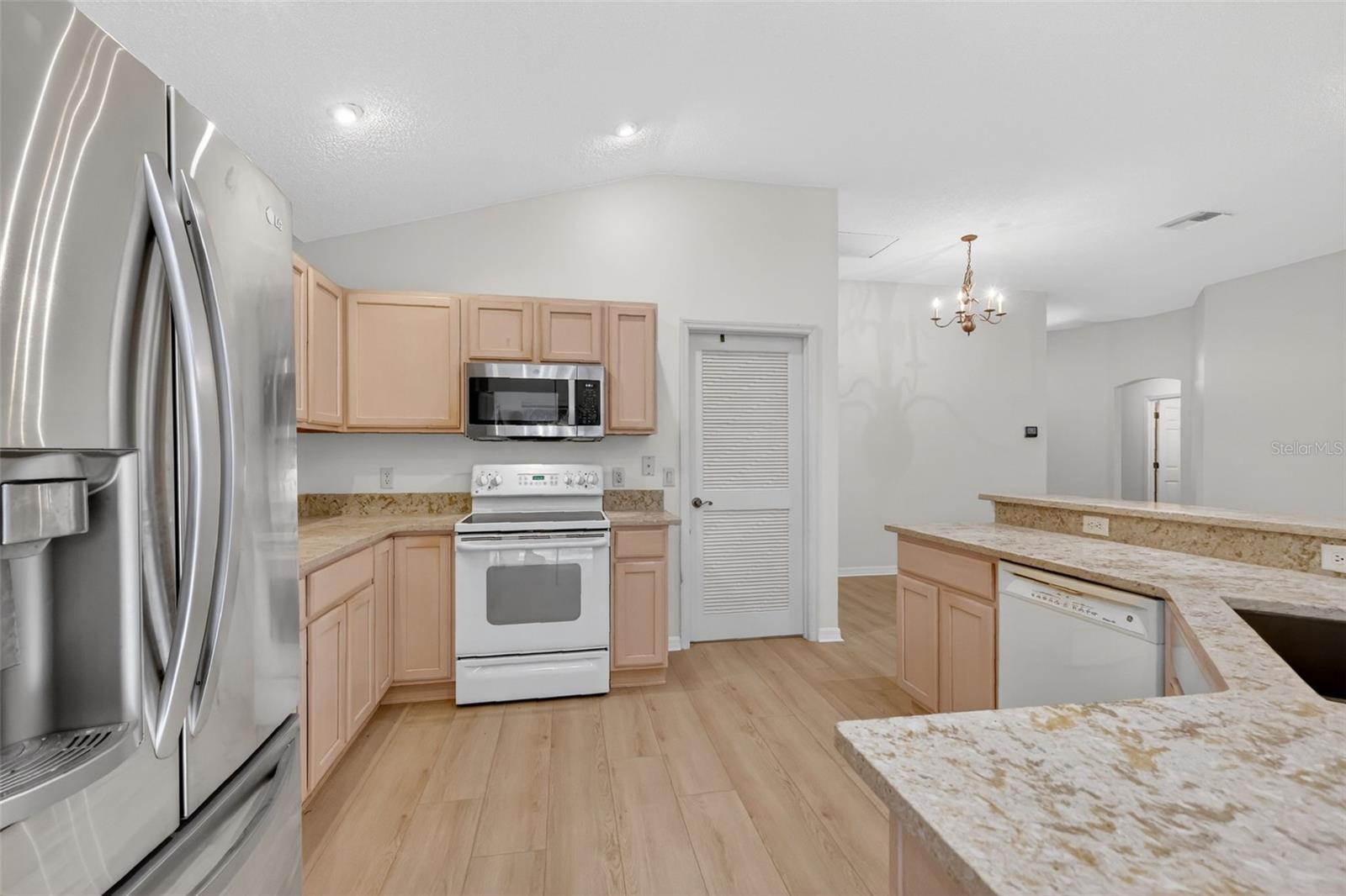 Listing photo id 3 for 17035 94th Berrien Court