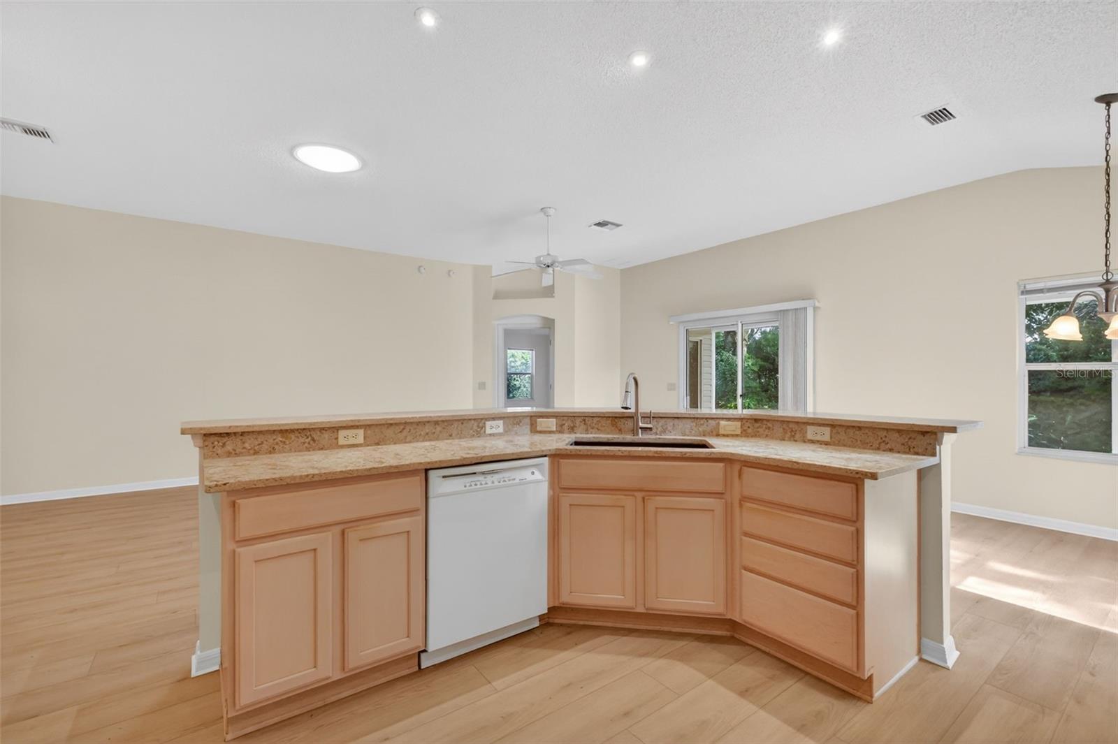 Listing photo id 4 for 17035 94th Berrien Court