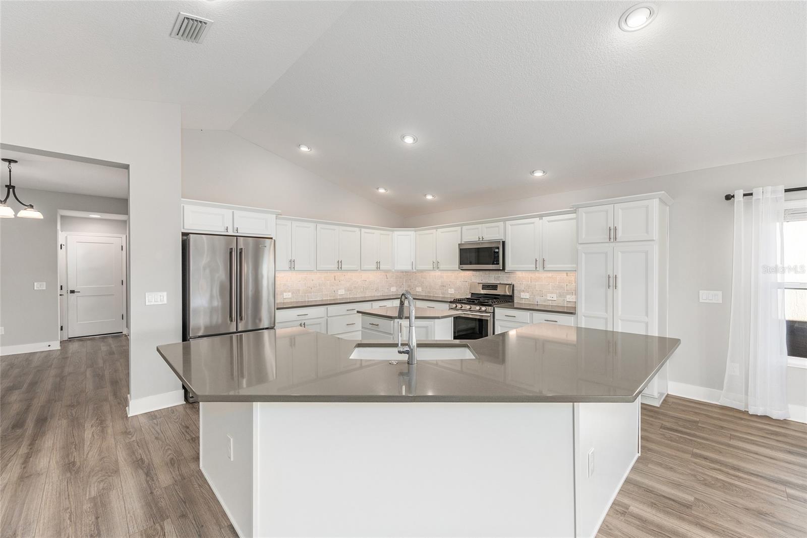 Image 10 of 42 For 5631 Fernandes Court