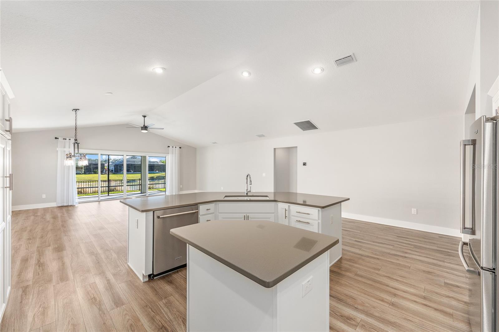 Image 11 of 42 For 5631 Fernandes Court