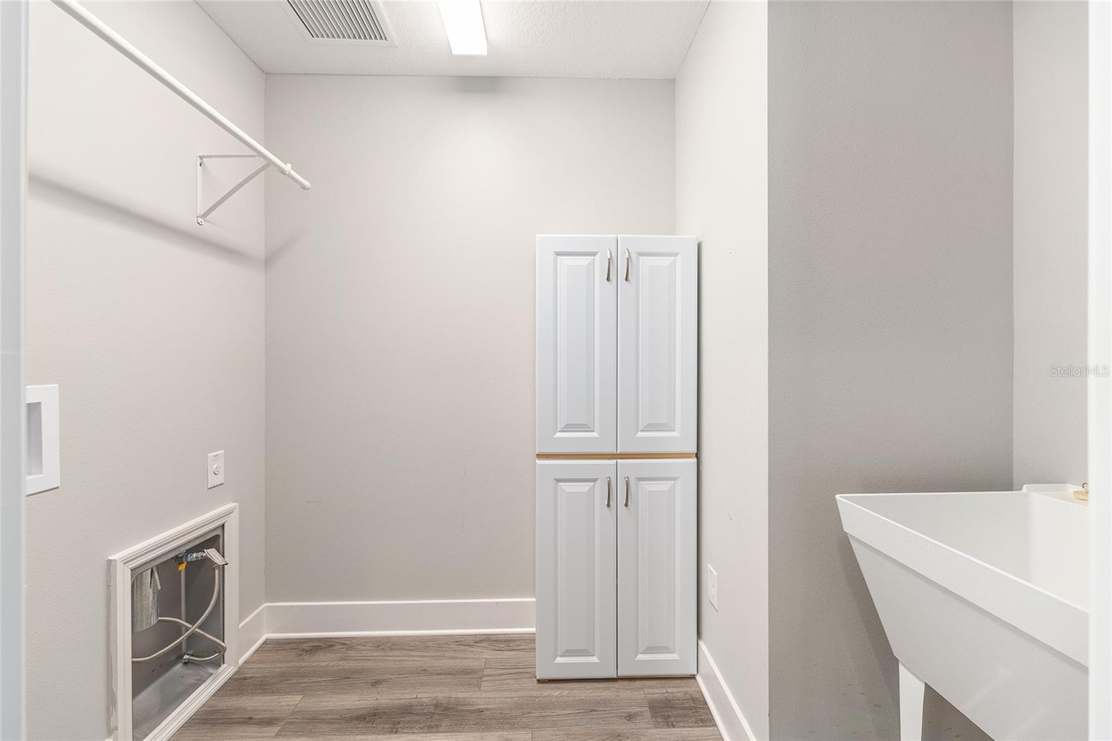 Image 26 of 42 For 5631 Fernandes Court