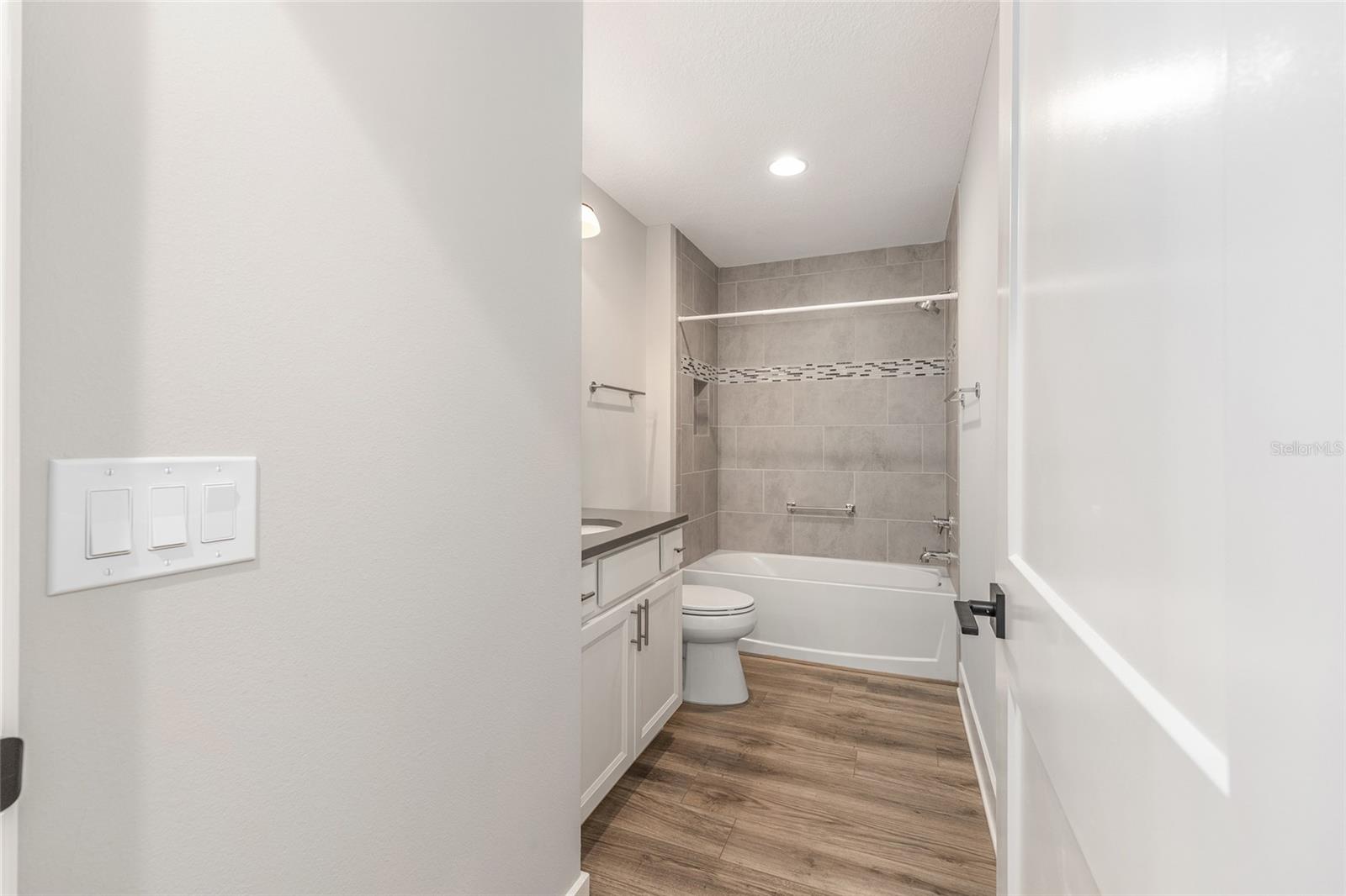 Image 27 of 42 For 5631 Fernandes Court