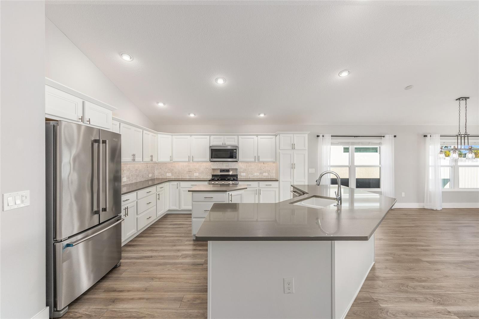 Image 9 of 42 For 5631 Fernandes Court