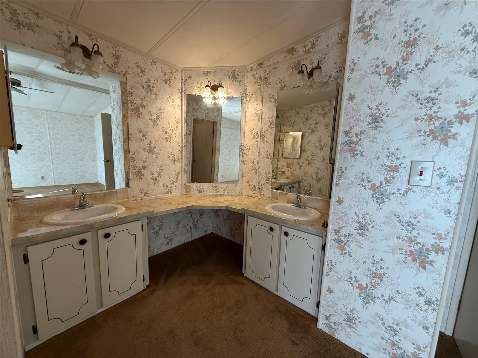 Image 14 of 29 For 108 Winterberry Avenue