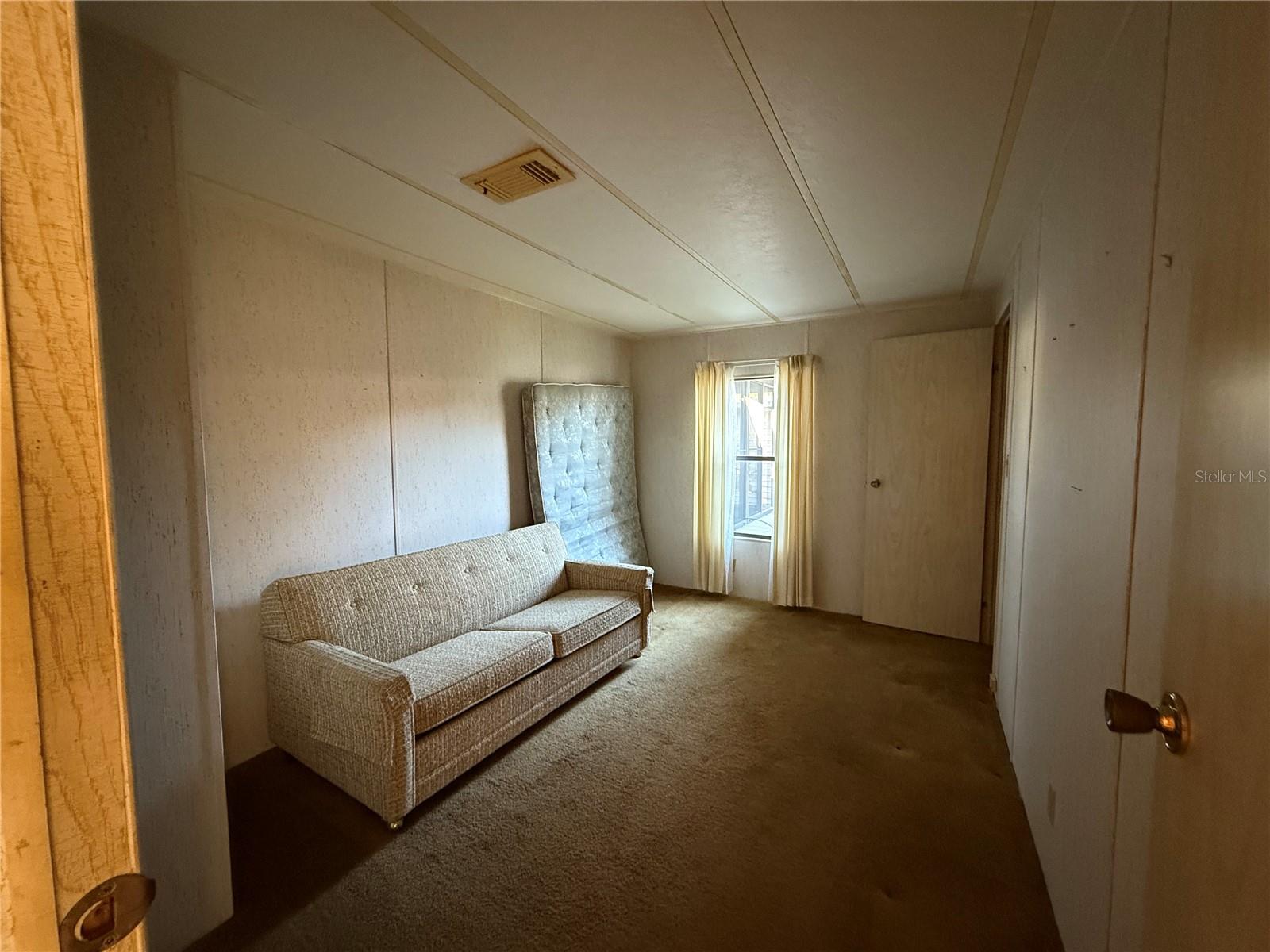 Image 7 of 29 For 108 Winterberry Avenue