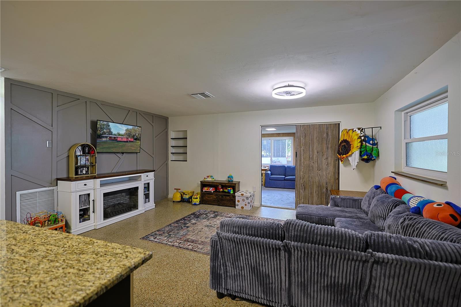 Image 10 of 38 For 613 Scenic Street