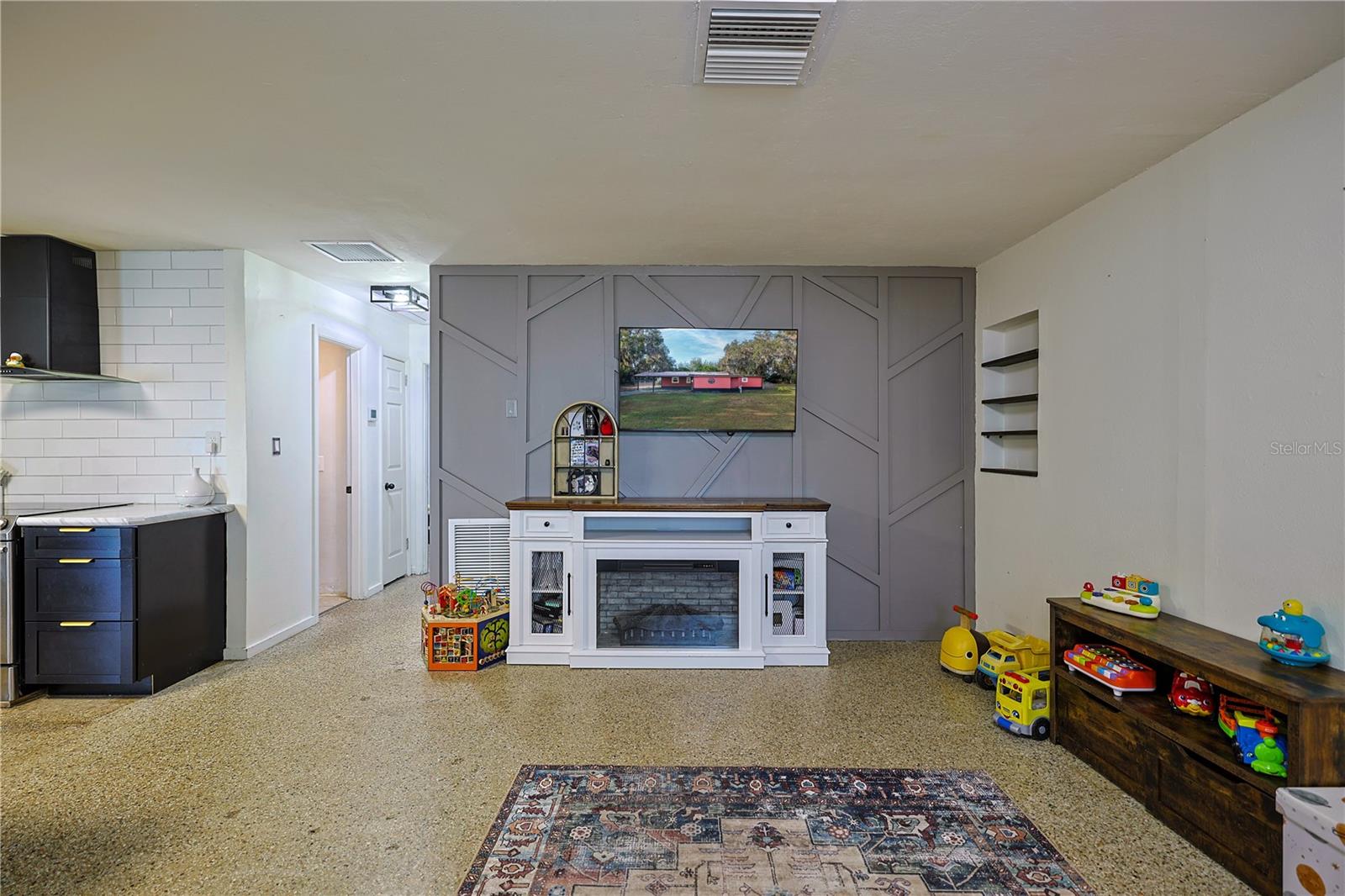 Image 11 of 38 For 613 Scenic Street