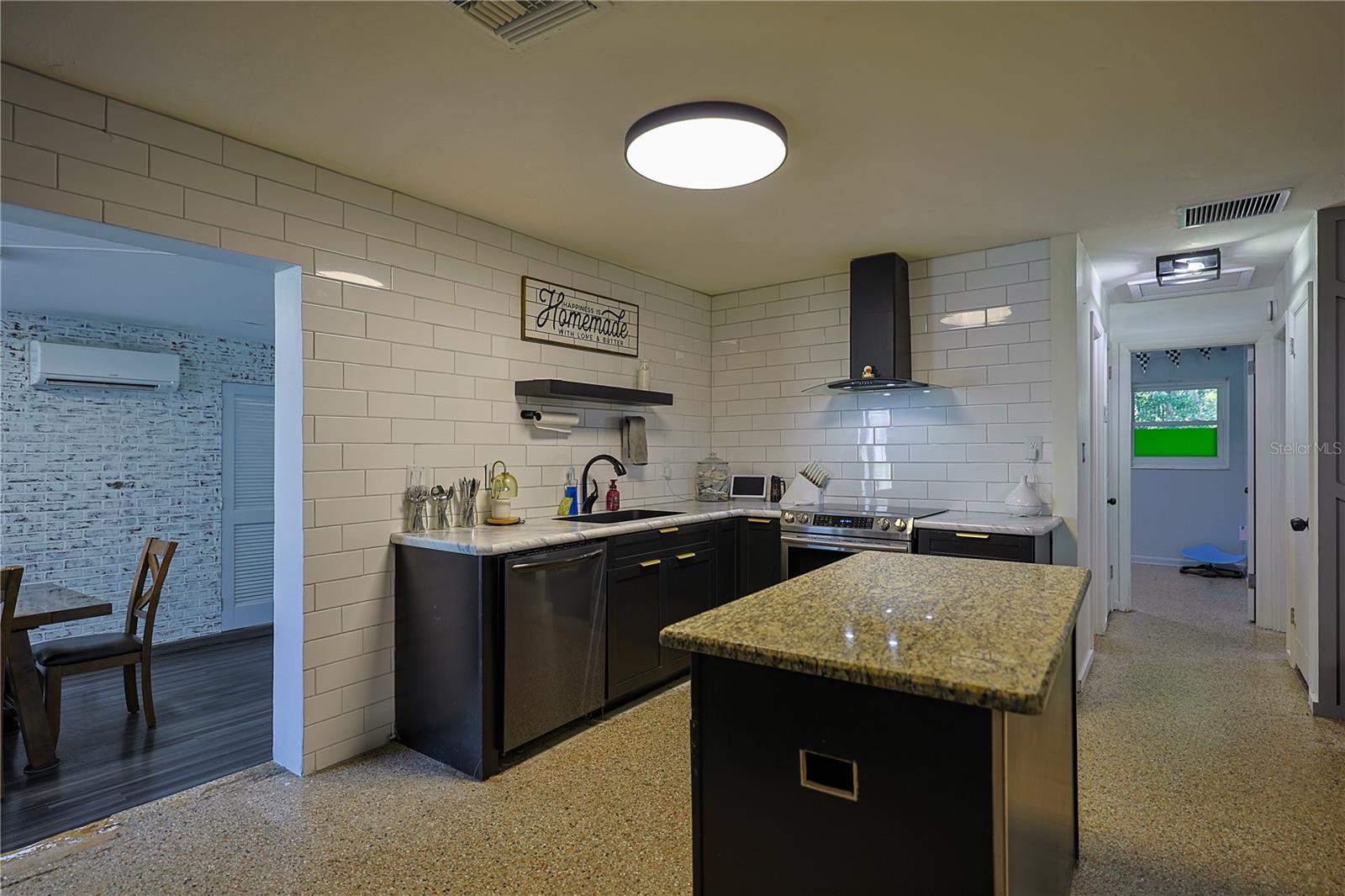 Image 5 of 38 For 613 Scenic Street