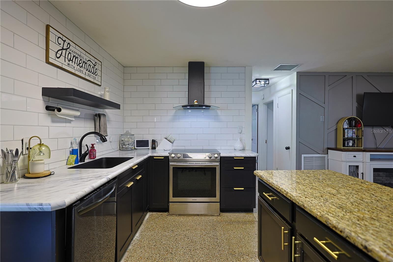 Image 6 of 38 For 613 Scenic Street