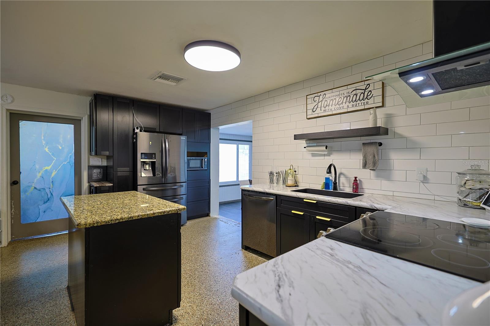 Image 7 of 38 For 613 Scenic Street