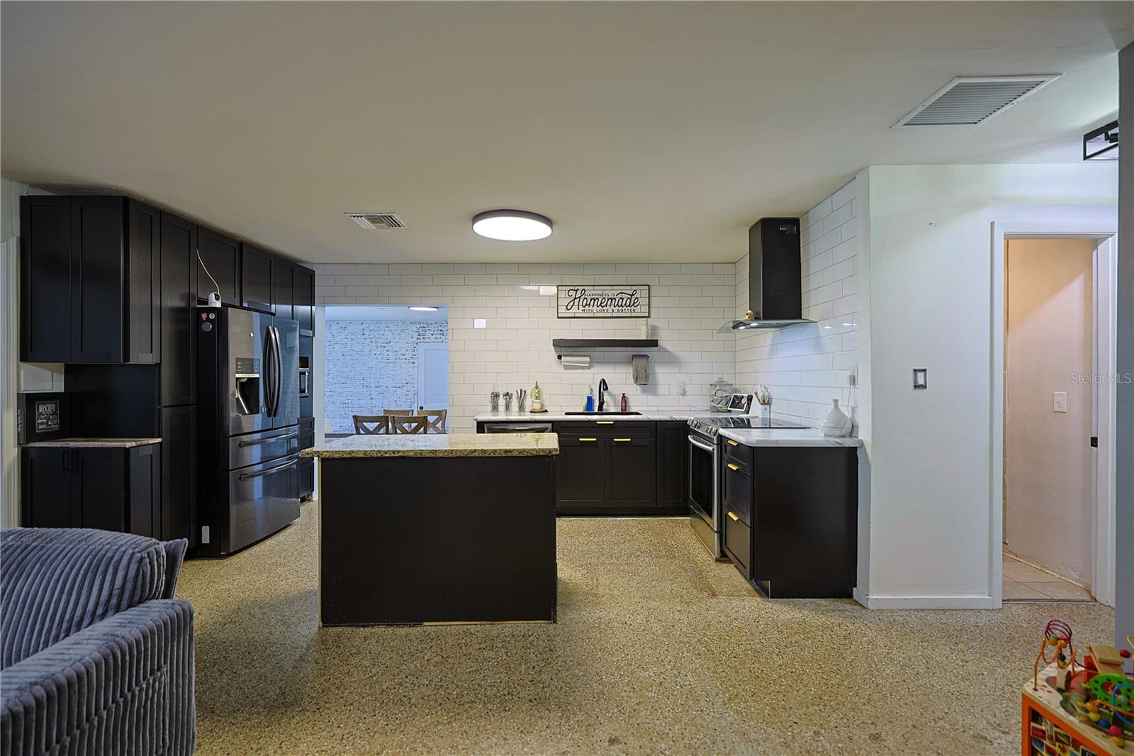 Image 8 of 38 For 613 Scenic Street