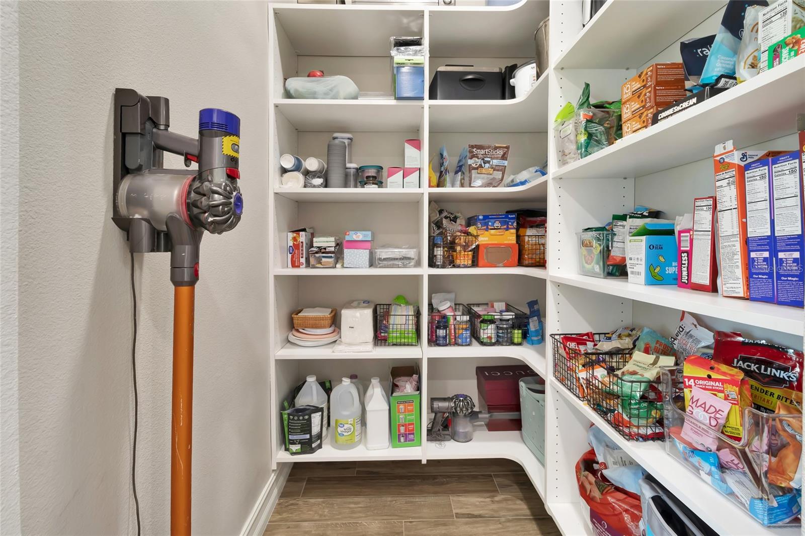 Image 24 of 61 For 10303 Thompson Place