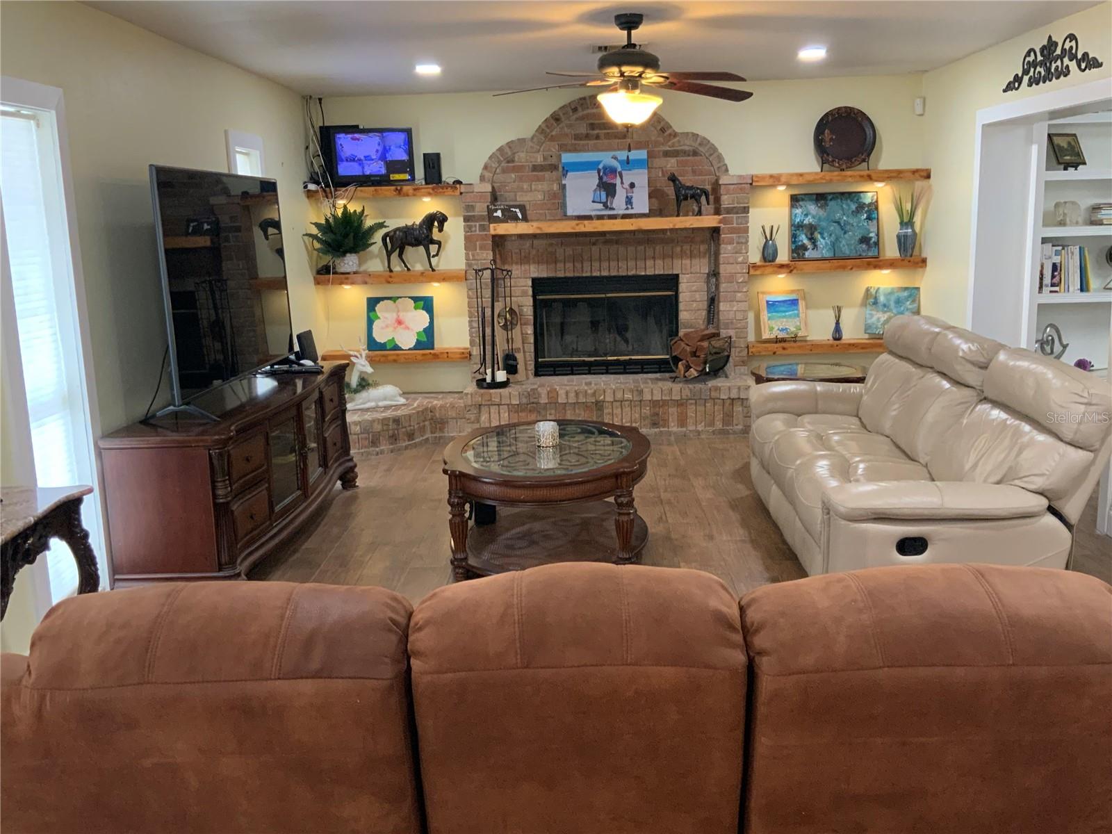 Image 10 of 100 For 39742 Gella Way