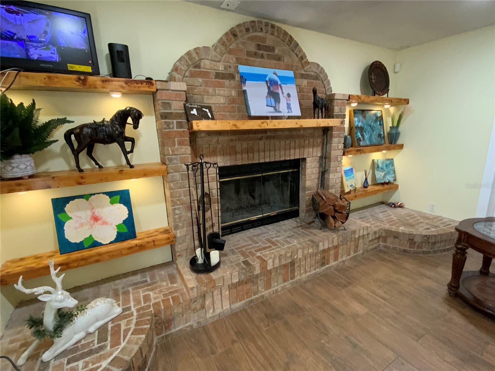 Image 11 of 100 For 39742 Gella Way