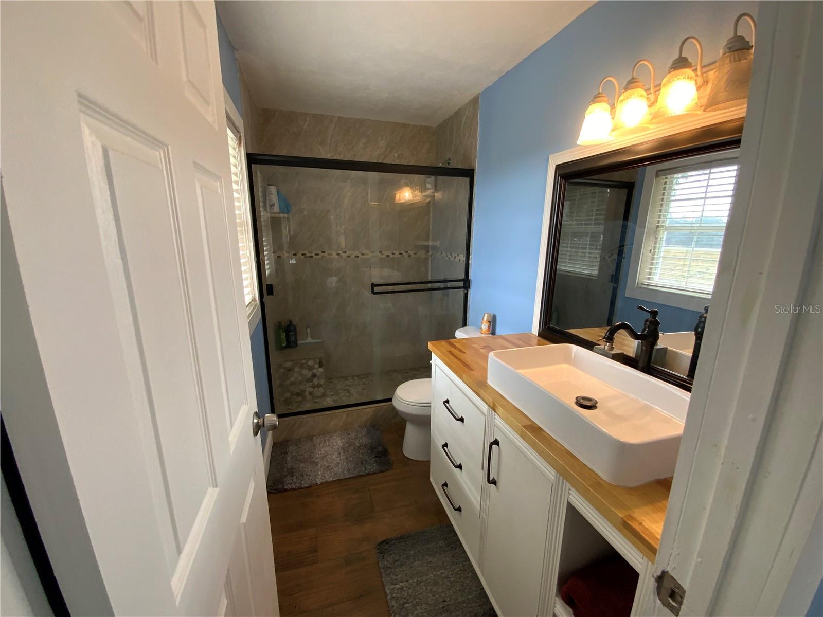 Image 17 of 100 For 39742 Gella Way