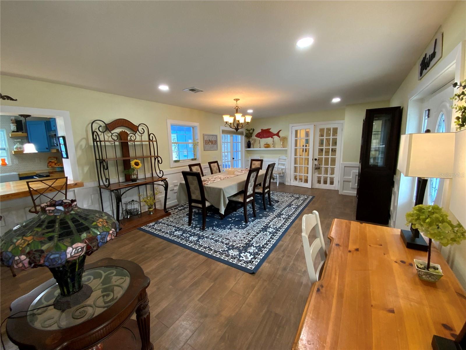 Image 27 of 100 For 39742 Gella Way