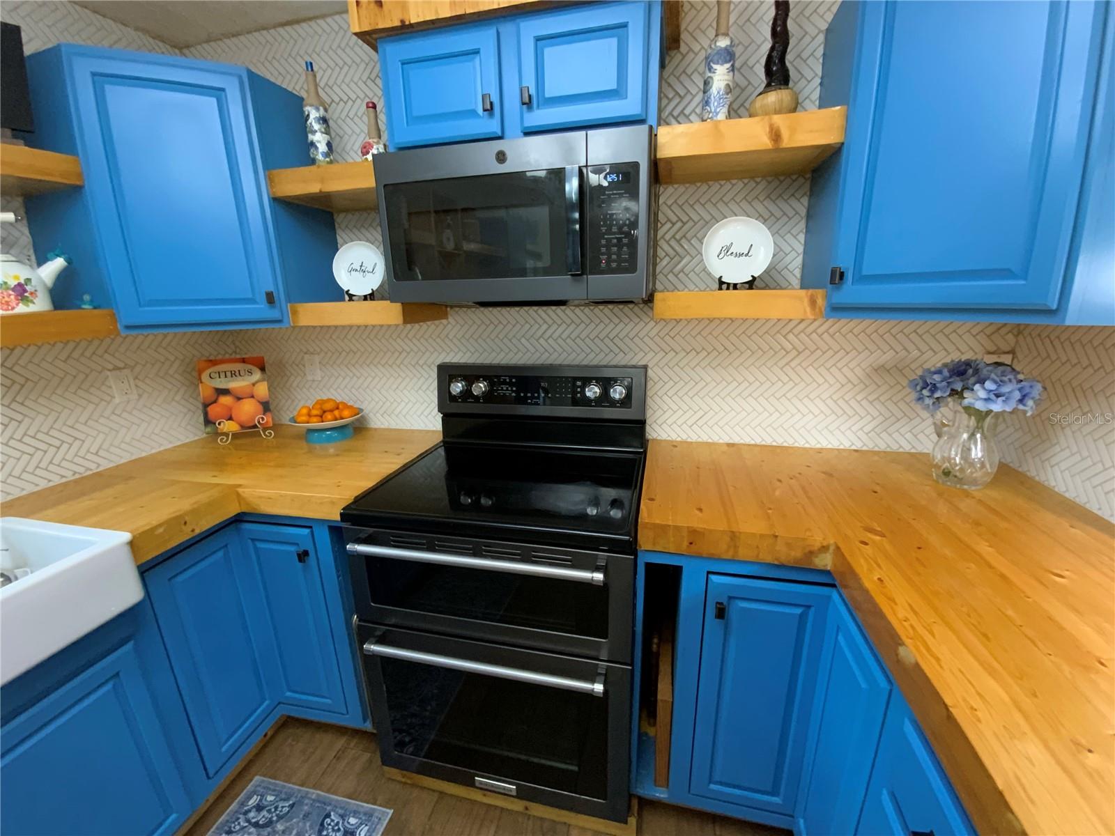 Image 30 of 100 For 39742 Gella Way