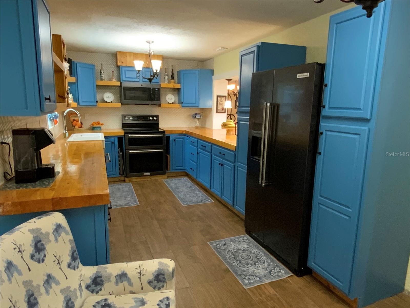 Image 35 of 100 For 39742 Gella Way