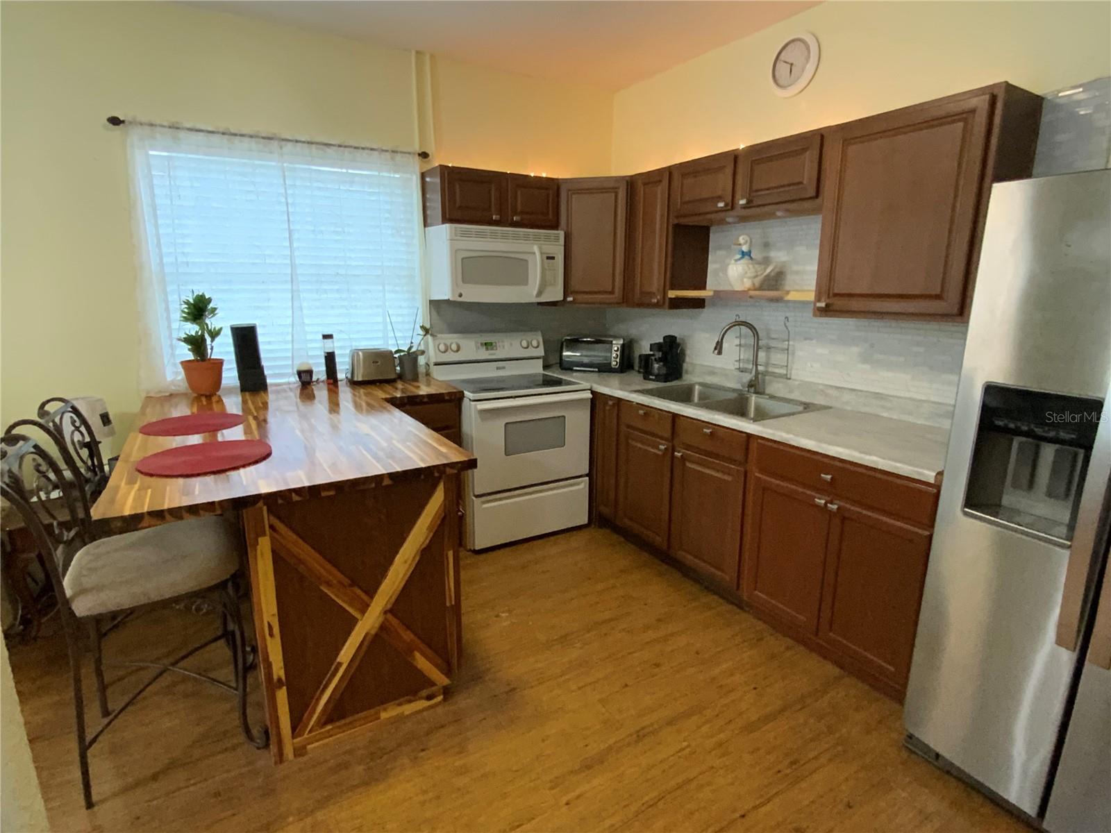 Image 44 of 100 For 39742 Gella Way