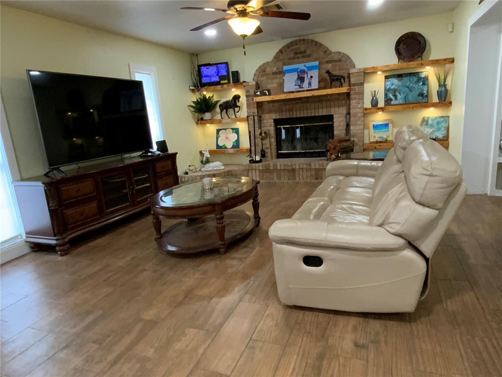 Image 8 of 100 For 39742 Gella Way