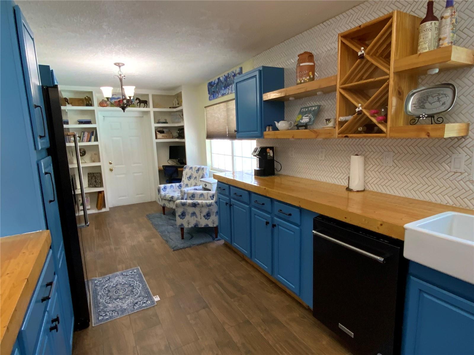 Image 88 of 100 For 39742 Gella Way