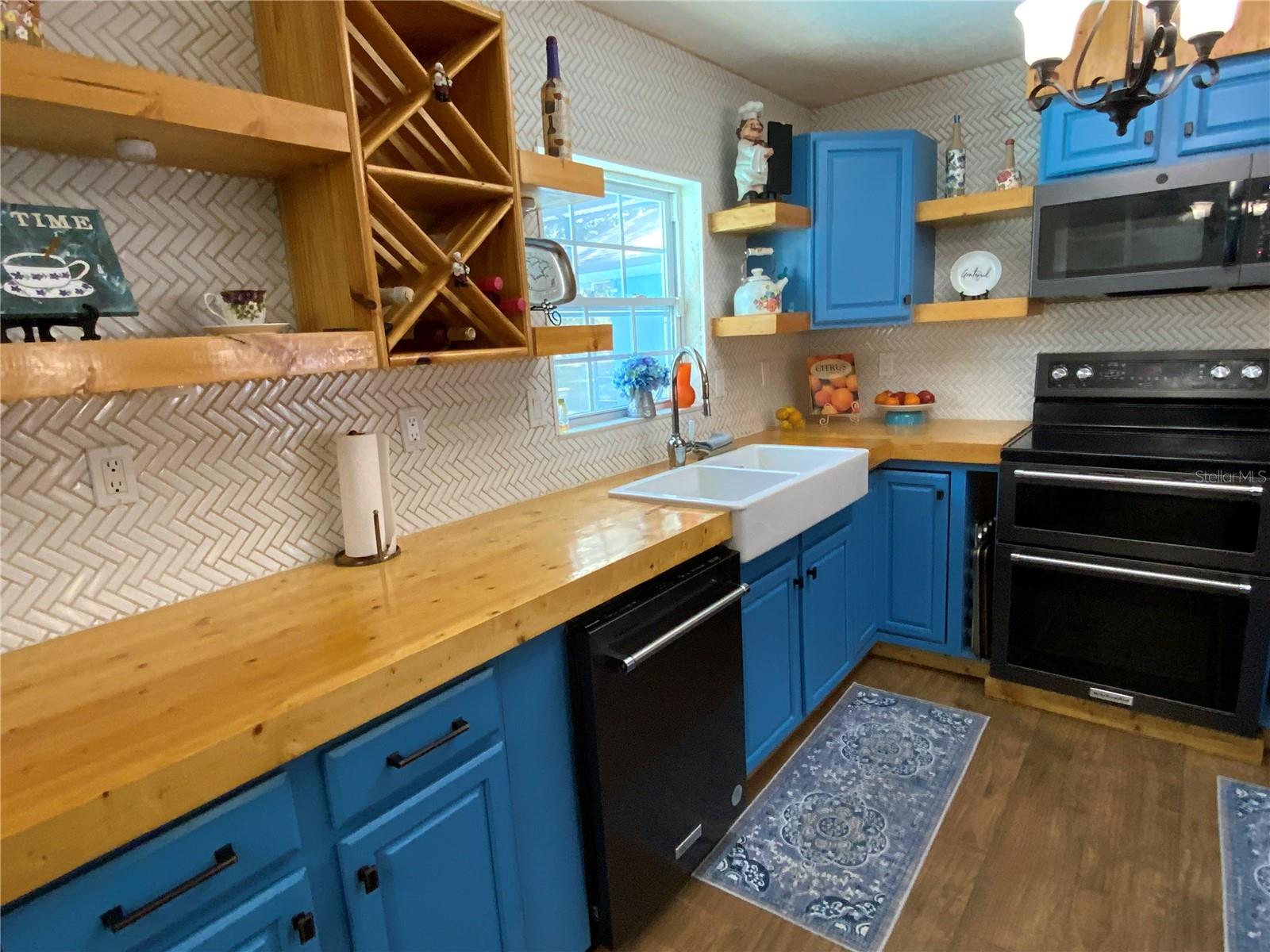 Image 89 of 100 For 39742 Gella Way