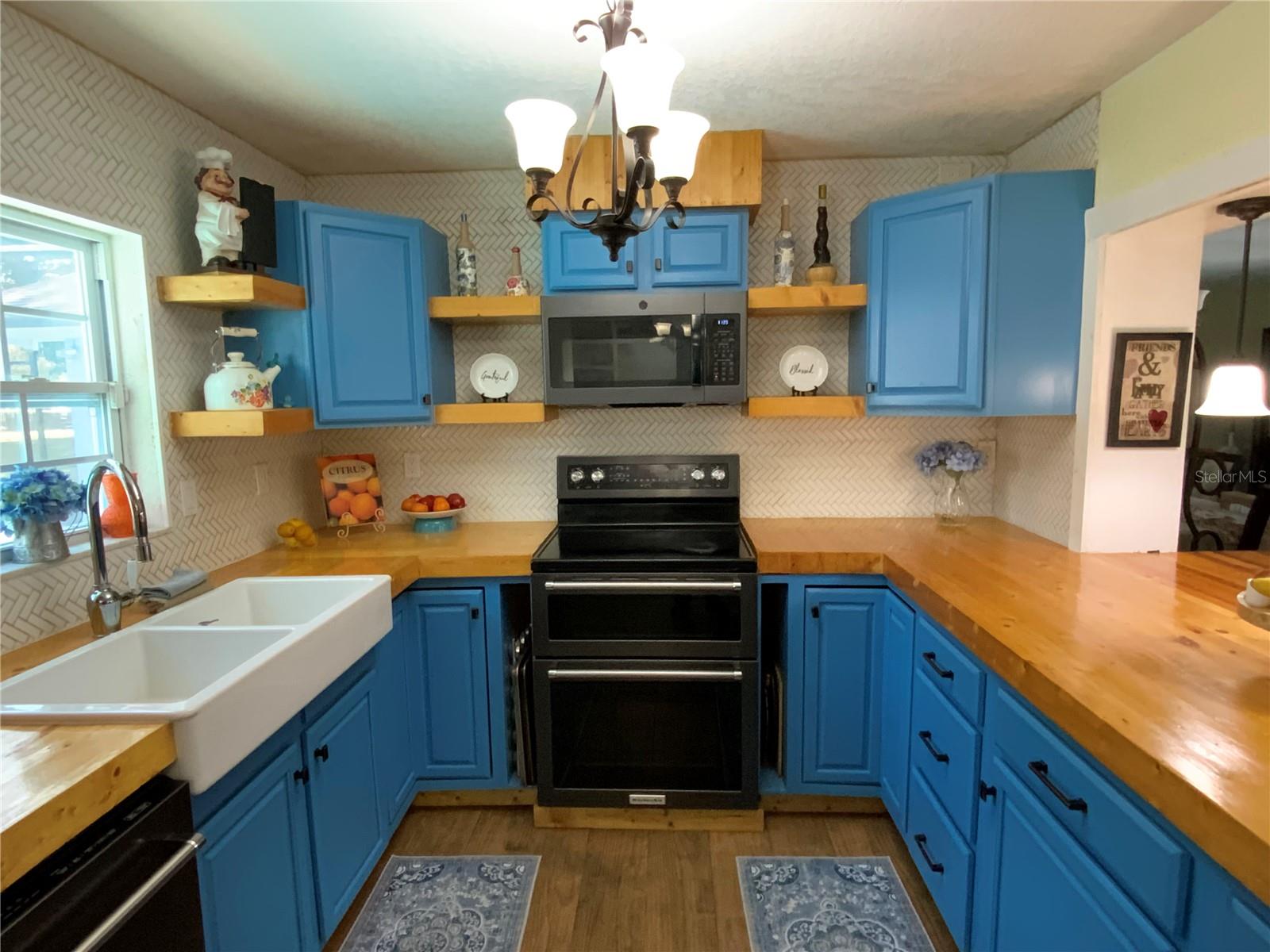 Image 90 of 100 For 39742 Gella Way