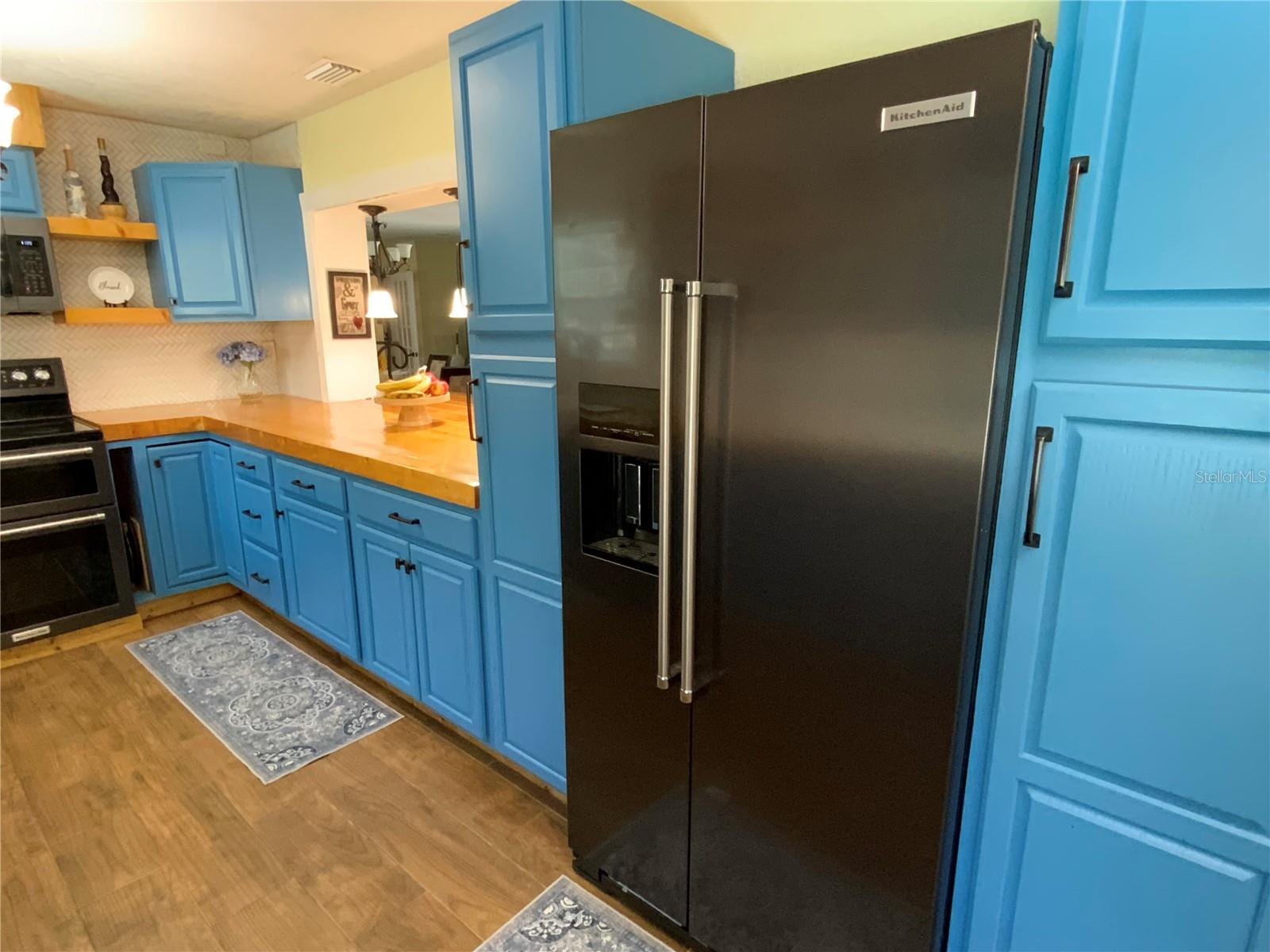 Image 92 of 100 For 39742 Gella Way