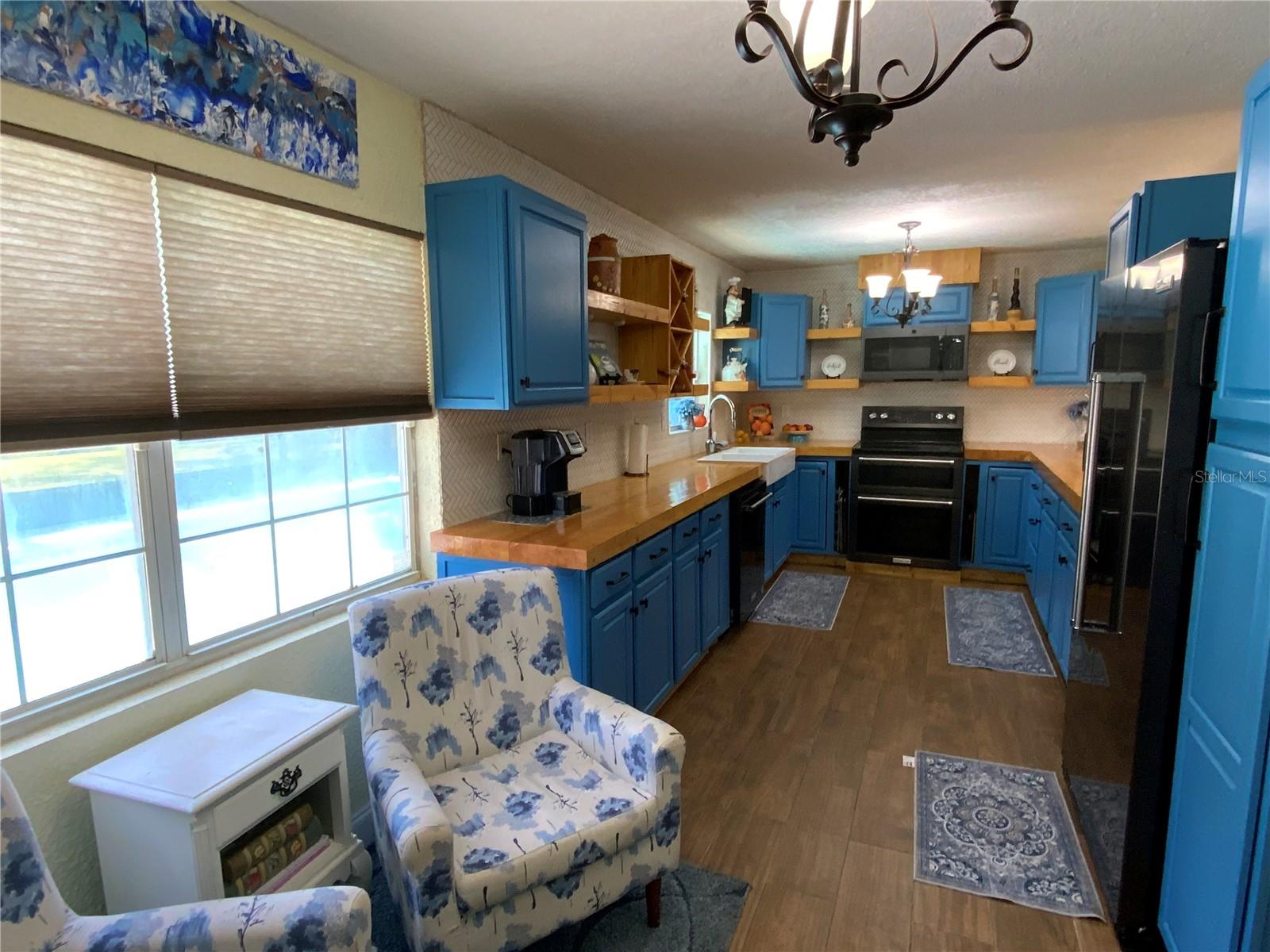 Image 93 of 100 For 39742 Gella Way