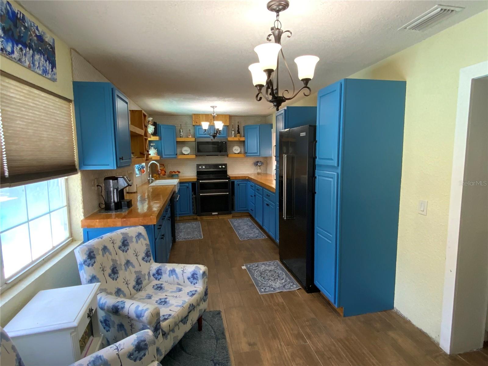 Image 95 of 100 For 39742 Gella Way