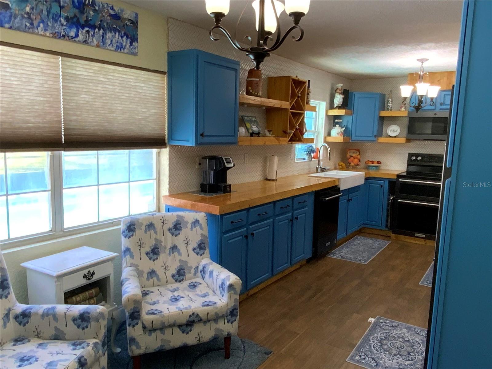 Image 98 of 100 For 39742 Gella Way