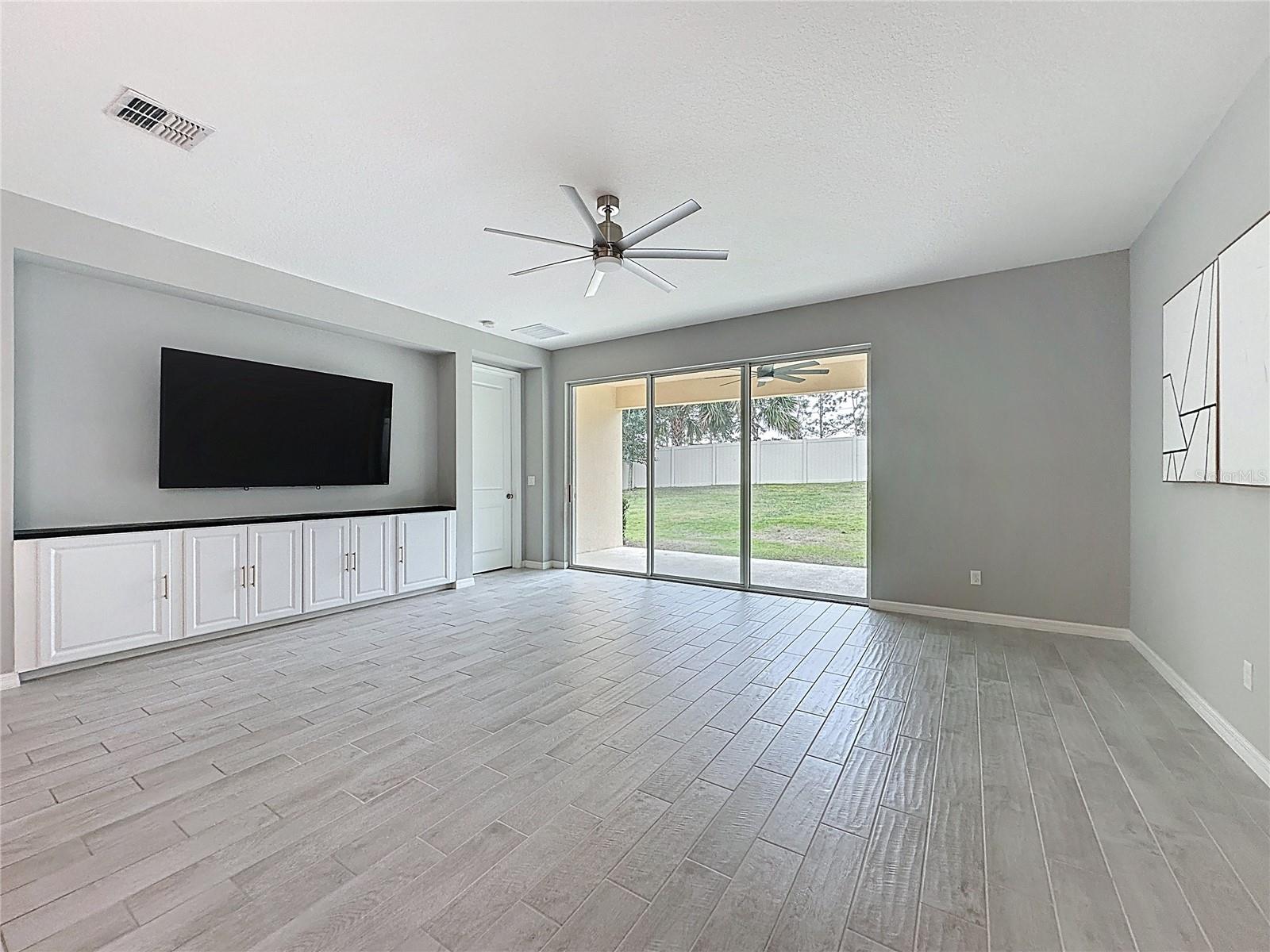 Image 4 of 79 For 2697 Hilltop Road