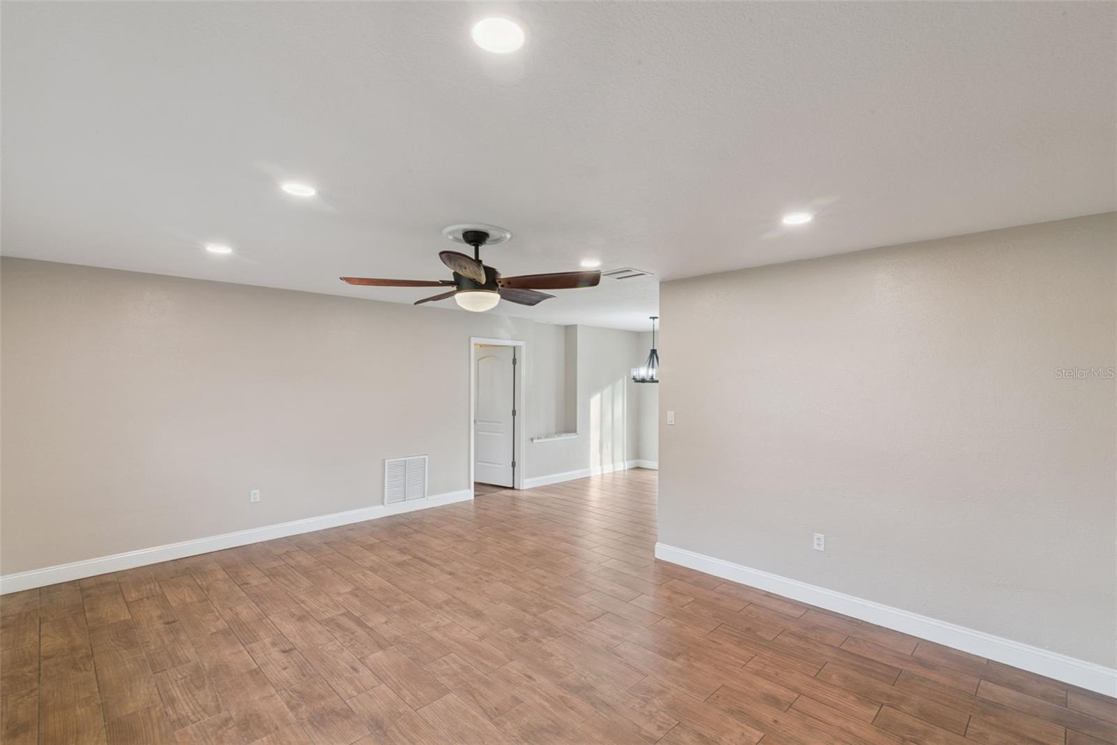 Image 10 of 35 For 520 Charlotte Avenue