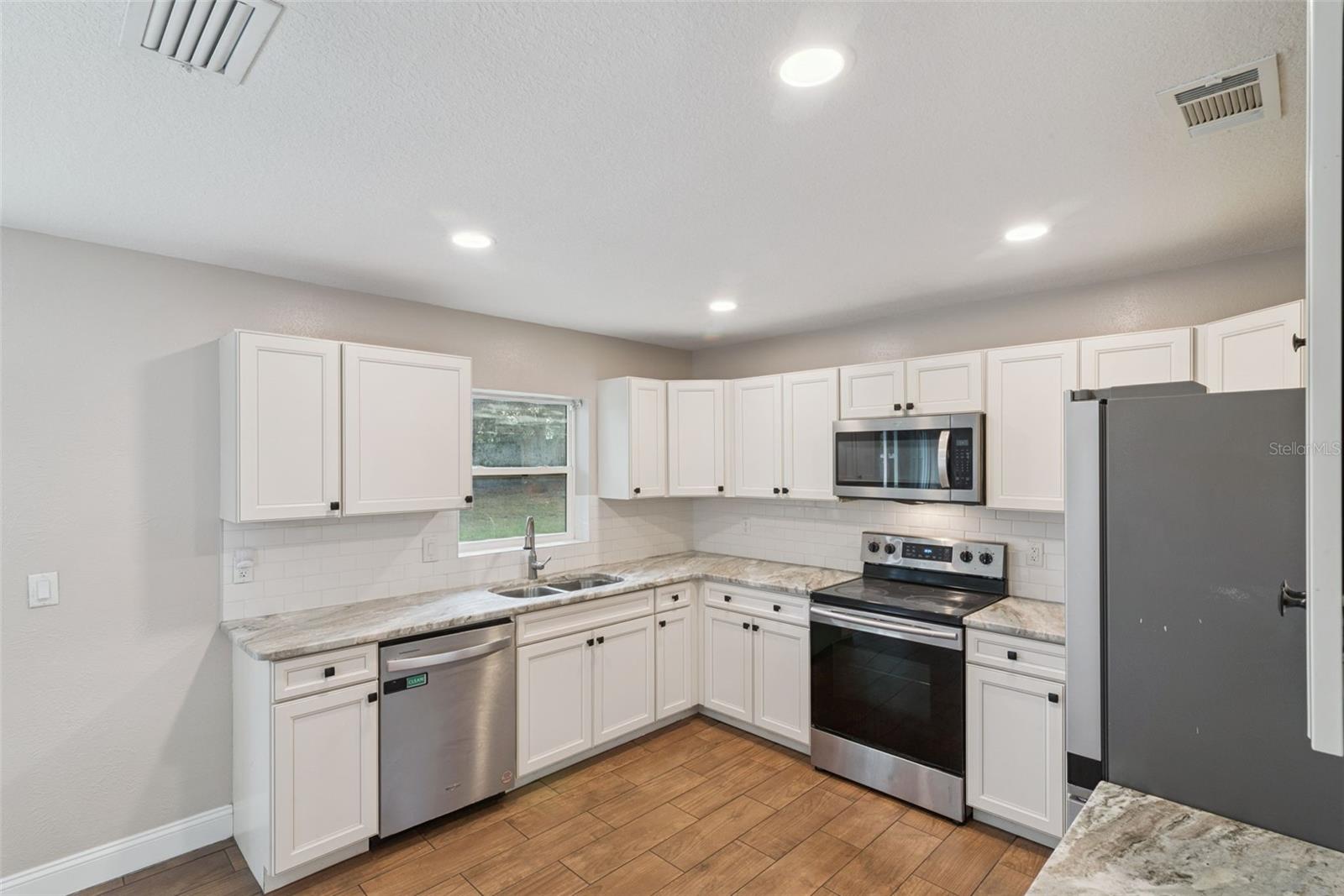 Image 16 of 35 For 520 Charlotte Avenue