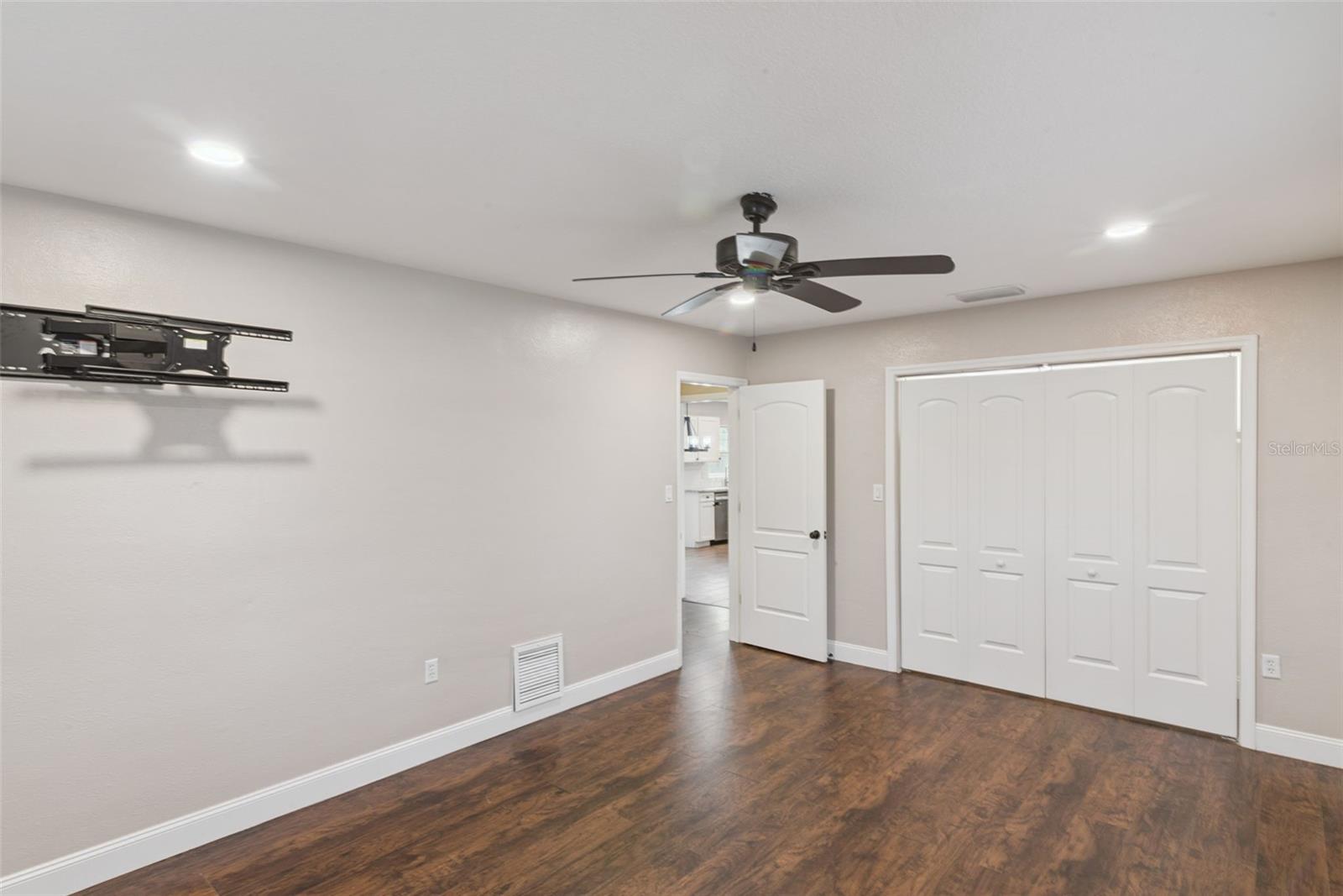 Image 19 of 35 For 520 Charlotte Avenue