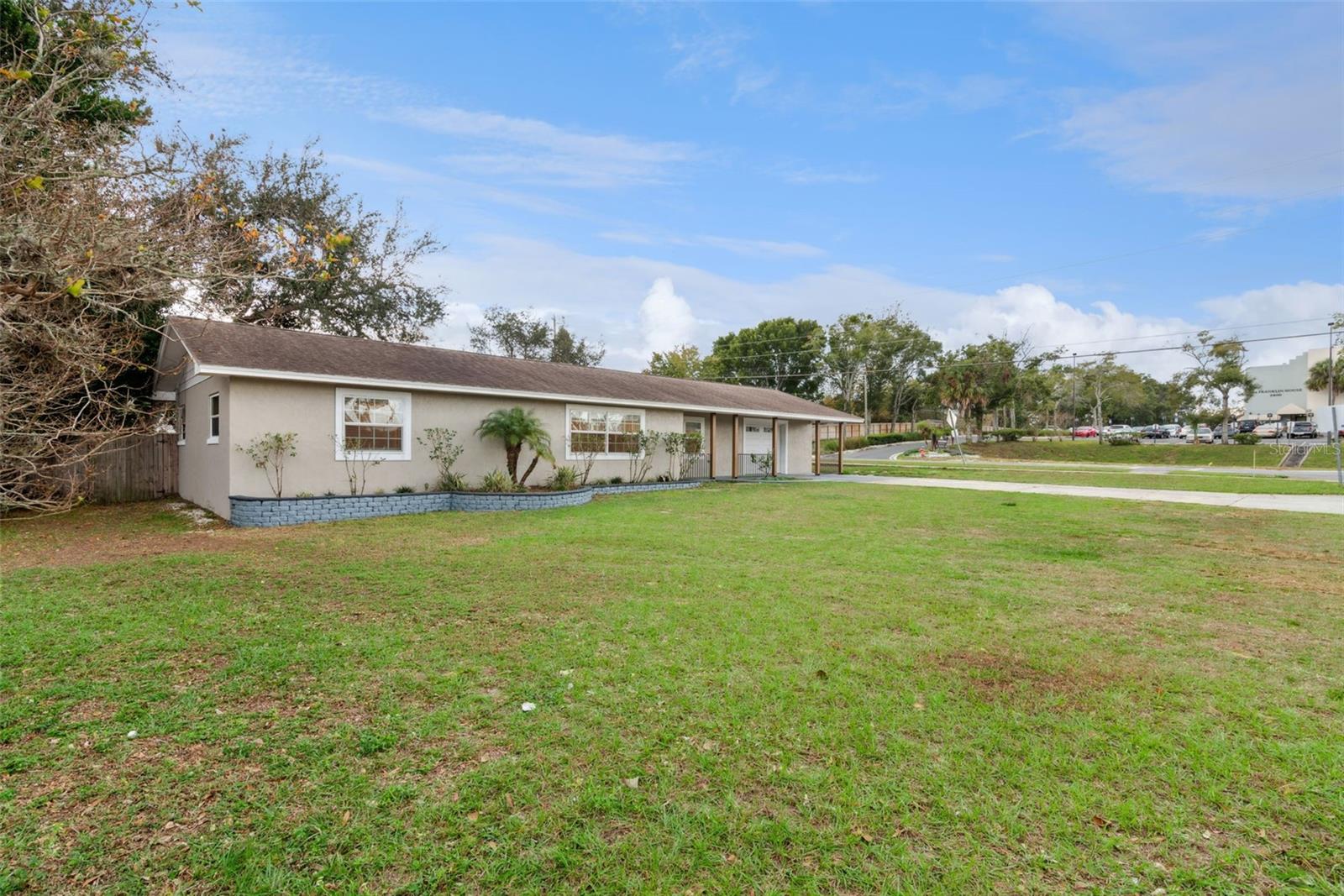 Image 2 of 35 For 520 Charlotte Avenue