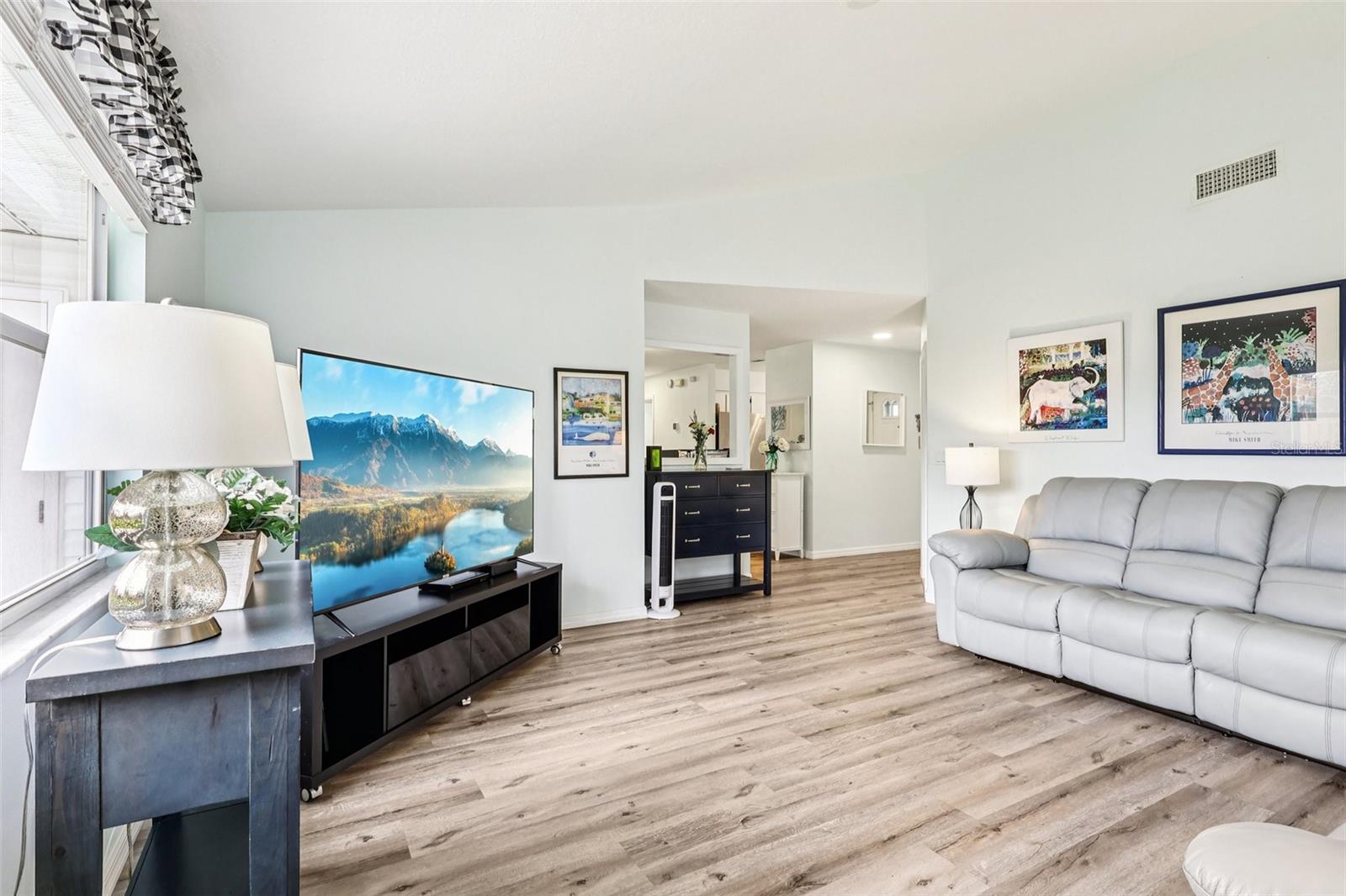 Image 7 of 34 For 1605 Selkirk Drive