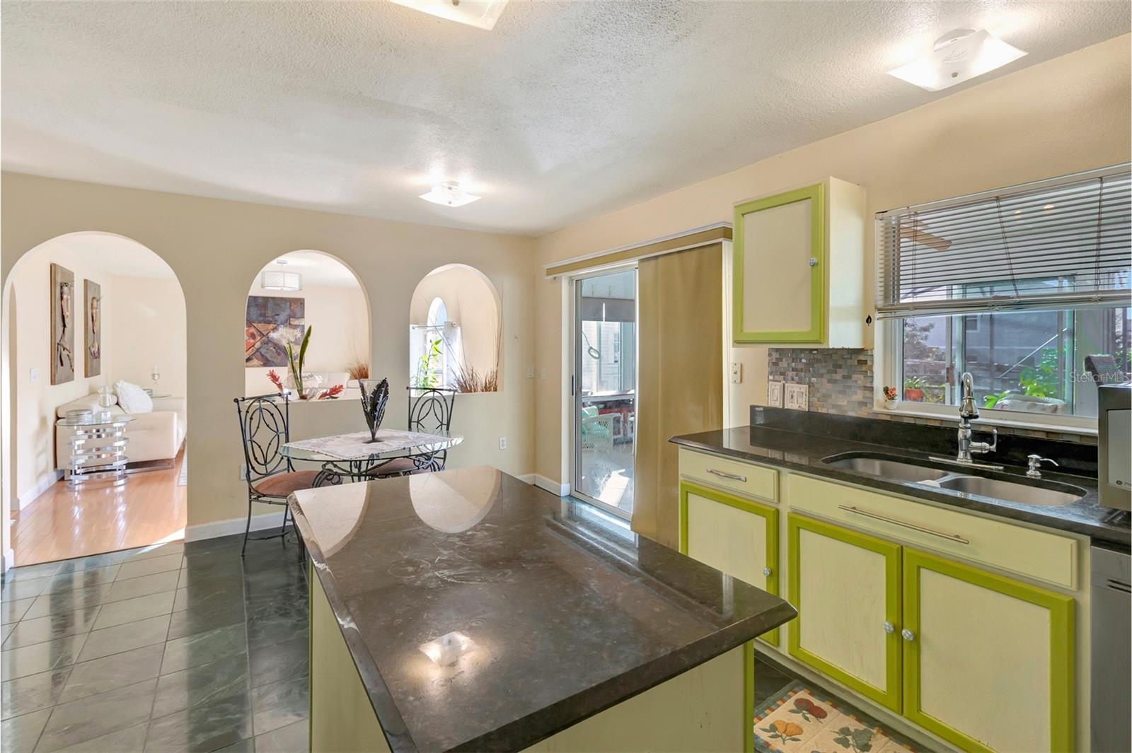 Image 12 of 52 For 16122 Denham Court