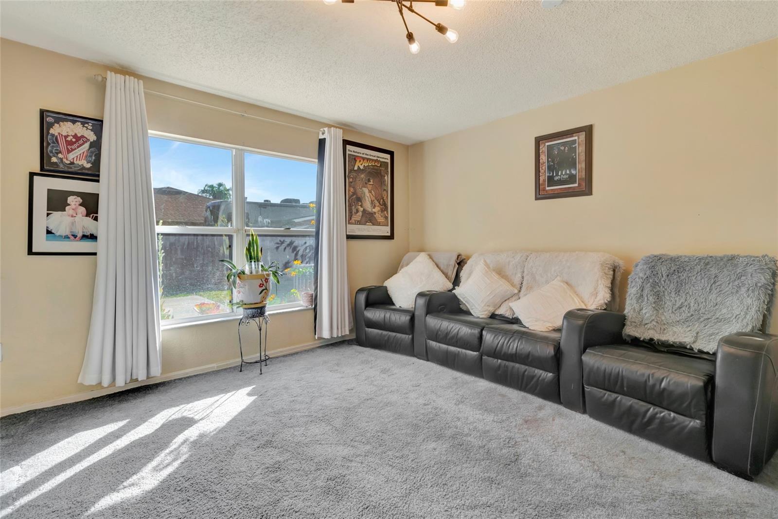 Image 14 of 52 For 16122 Denham Court