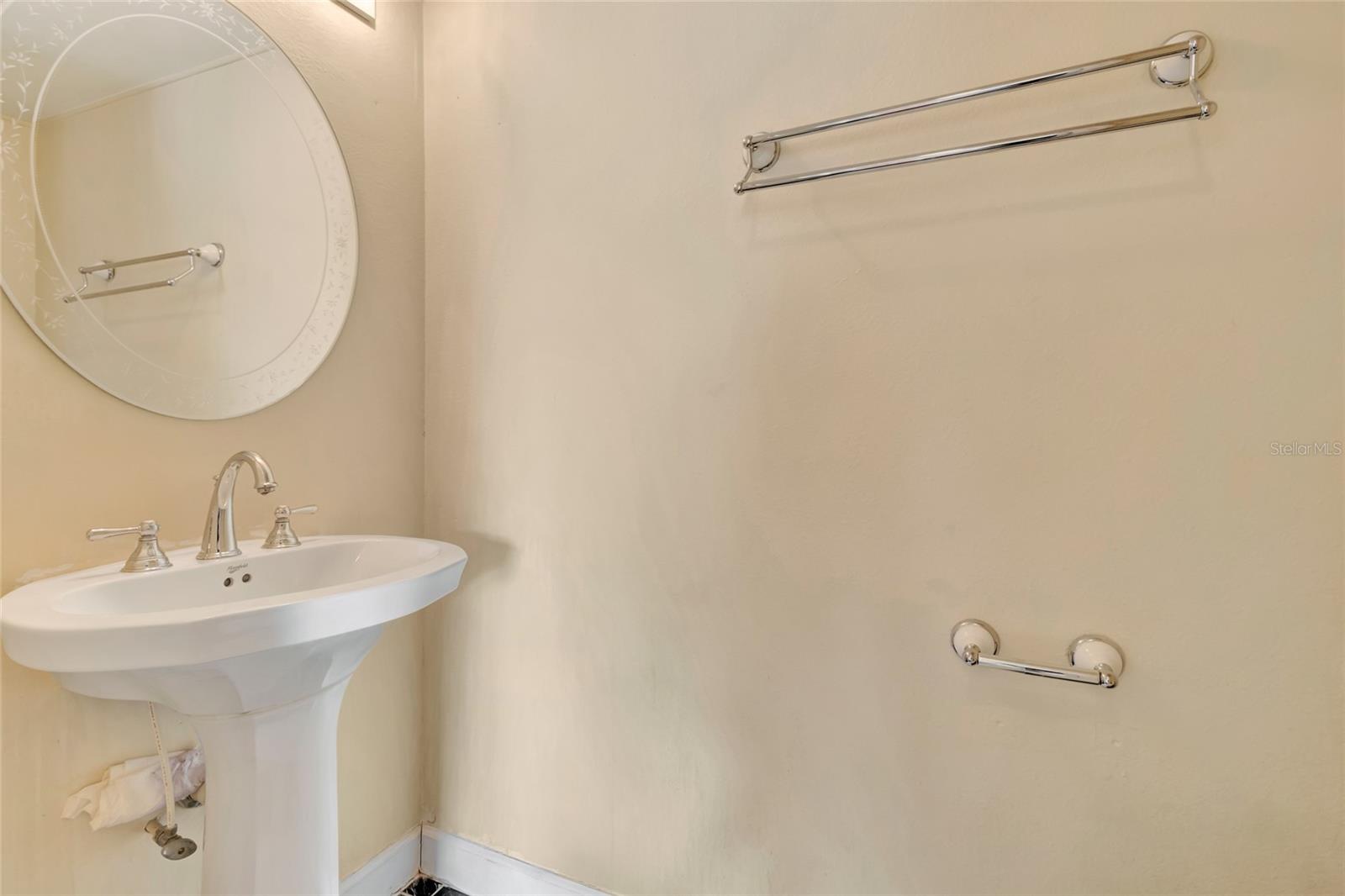 Image 16 of 52 For 16122 Denham Court